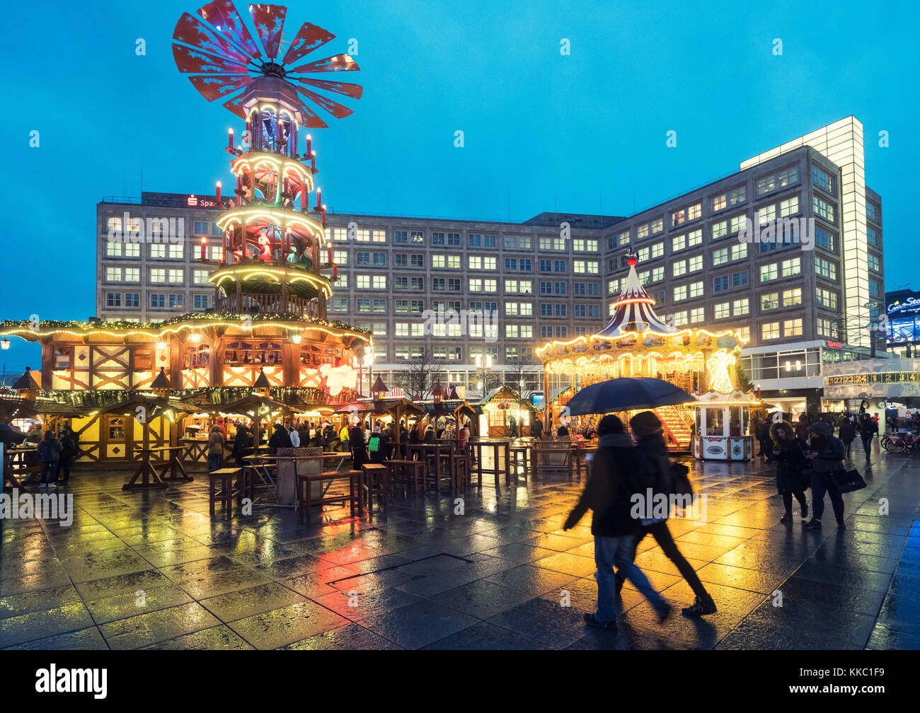 Traditioneller Weihnachtsmarkt am Alexanderplatz in Berlin 2017 in Deutschland Stockfoto