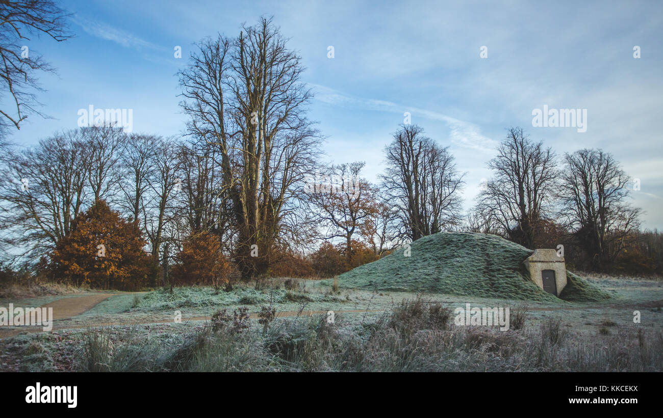 Ice House in castletown Parklandschaft mit frostigen Rime. kalt mit Temperaturen unter Null in Celbridge, Grafschaft Kildare, Irland Stockfoto
