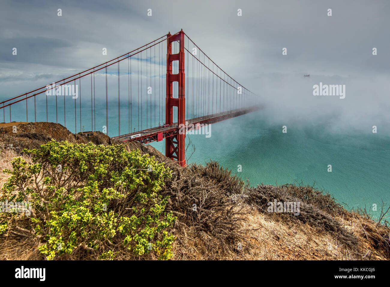 Die Golden Gate Bridge in einer nebligen Tag, San Francisco, Kalifornien, USA Stockfoto
