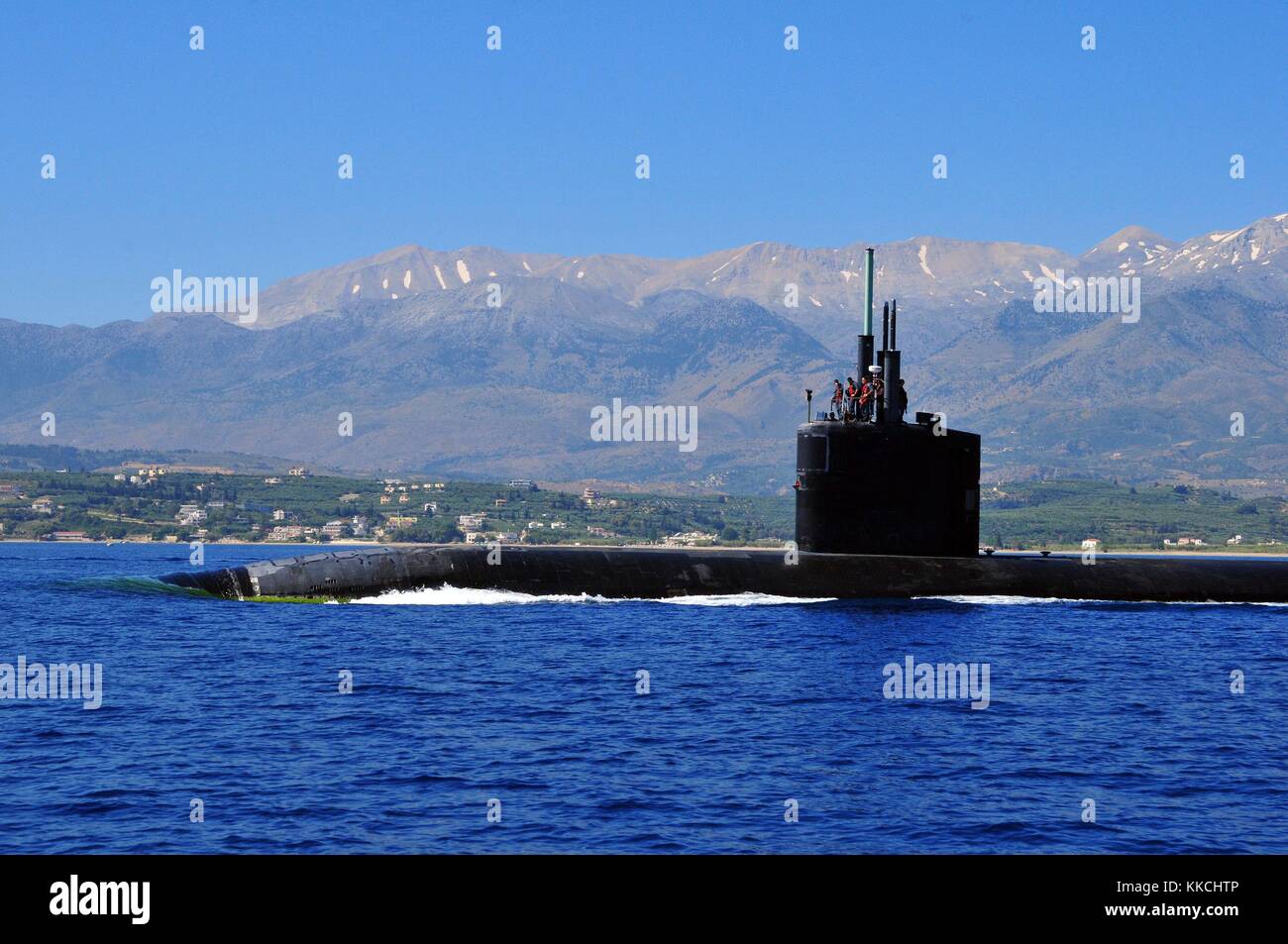 Die los angeles-Klasse Angriffs-U-Boot uss Annapolis ssn 760 unterwegs erhält nach einer Routine Hafen besuchen, Souda Bay, Griechenland, 2012. Mit freundlicher Paul Farley/US Navy. Stockfoto