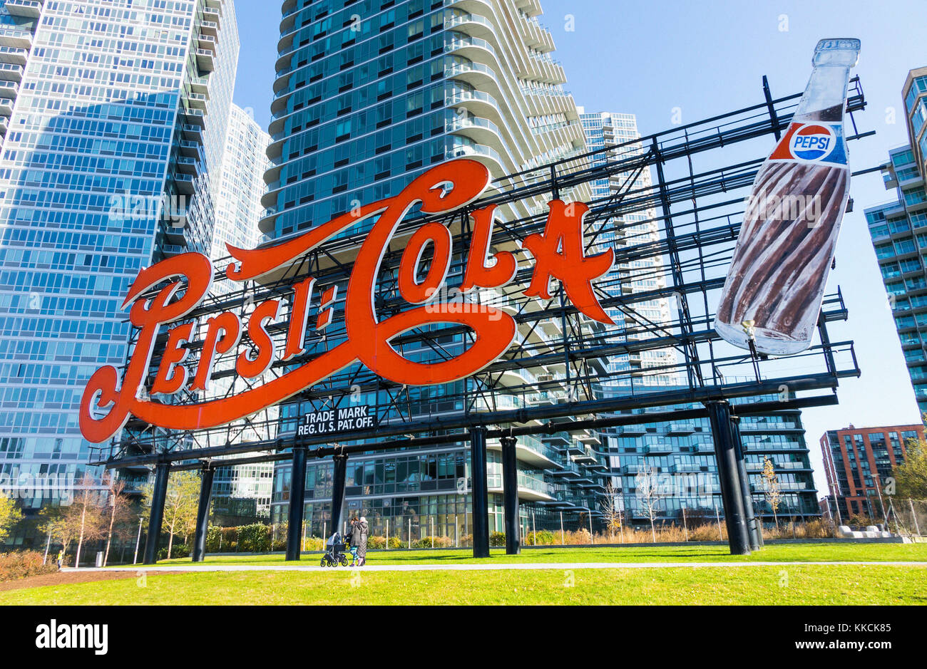 Riesige Pepsi Cola Schild in Long Island City in Queens, New York City Stockfoto