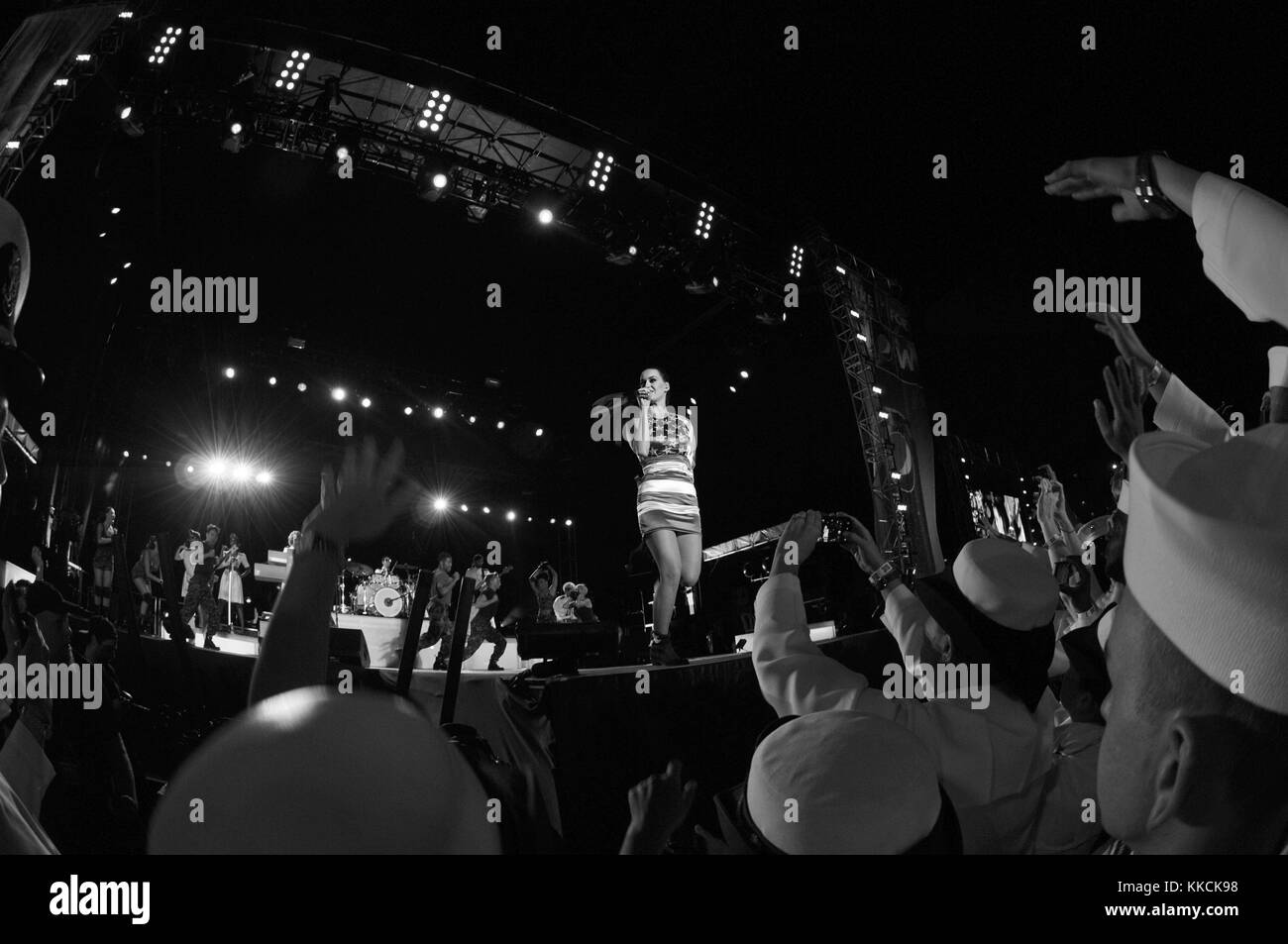 Sängerin Katy Perry führt für Service Mitglieder während einer Block Party im Brooklyn piers während der Fleet Week New York 2012, New York. Mit freundlicher Mass Communication Specialist 2. Klasse drae Parker/US Navy, 2012. Stockfoto