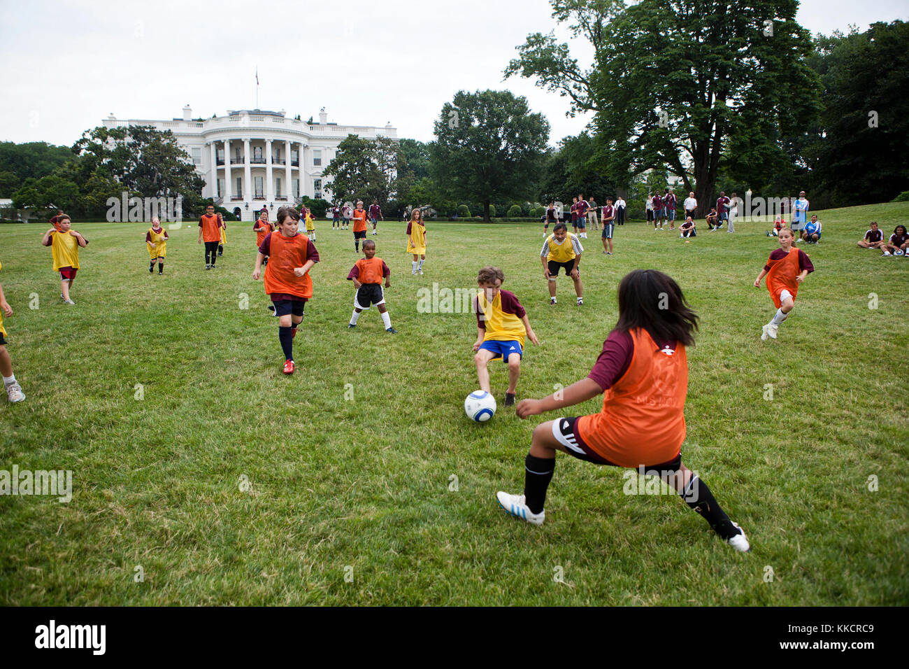 Major League Soccer champion Colorado Rapids Teammitglieder halten ein Fußball-Klinik mit Kindern der militärischen Familien auf dem Südrasen des Weißen Hauses, 27. Juni 2011. Stockfoto