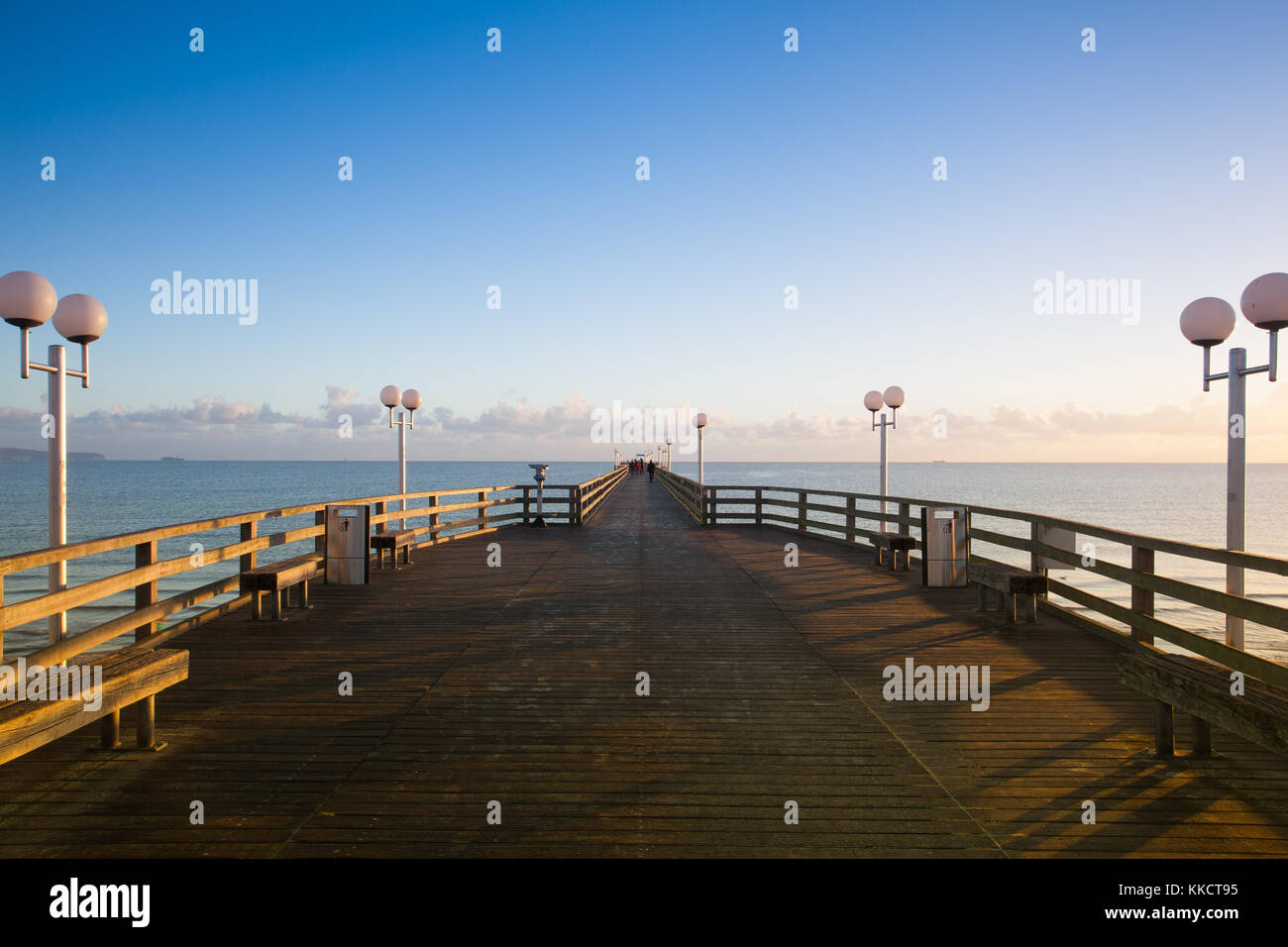 Abend auf dem Pier in Binz, Insel Rügen, Deutschland Stockfoto