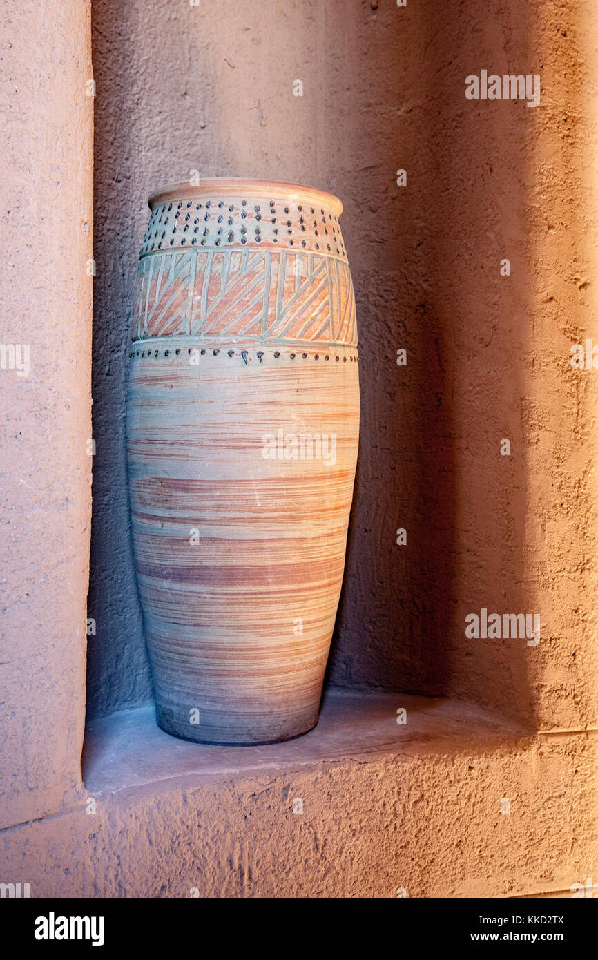 Dekorative Vase auf Onguma The Fort, onguma Game Reserve, Namibia, Afrika Stockfoto