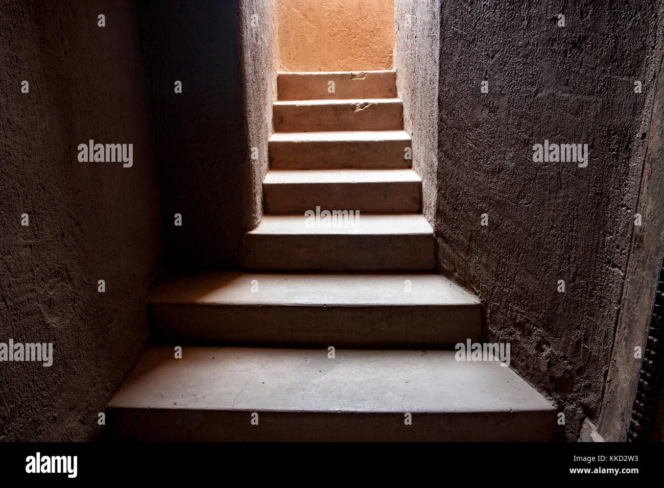 Treppe zum Weinkeller auf Onguma The Fort, onguma Game Reserve, Namibia, Afrika Stockfoto