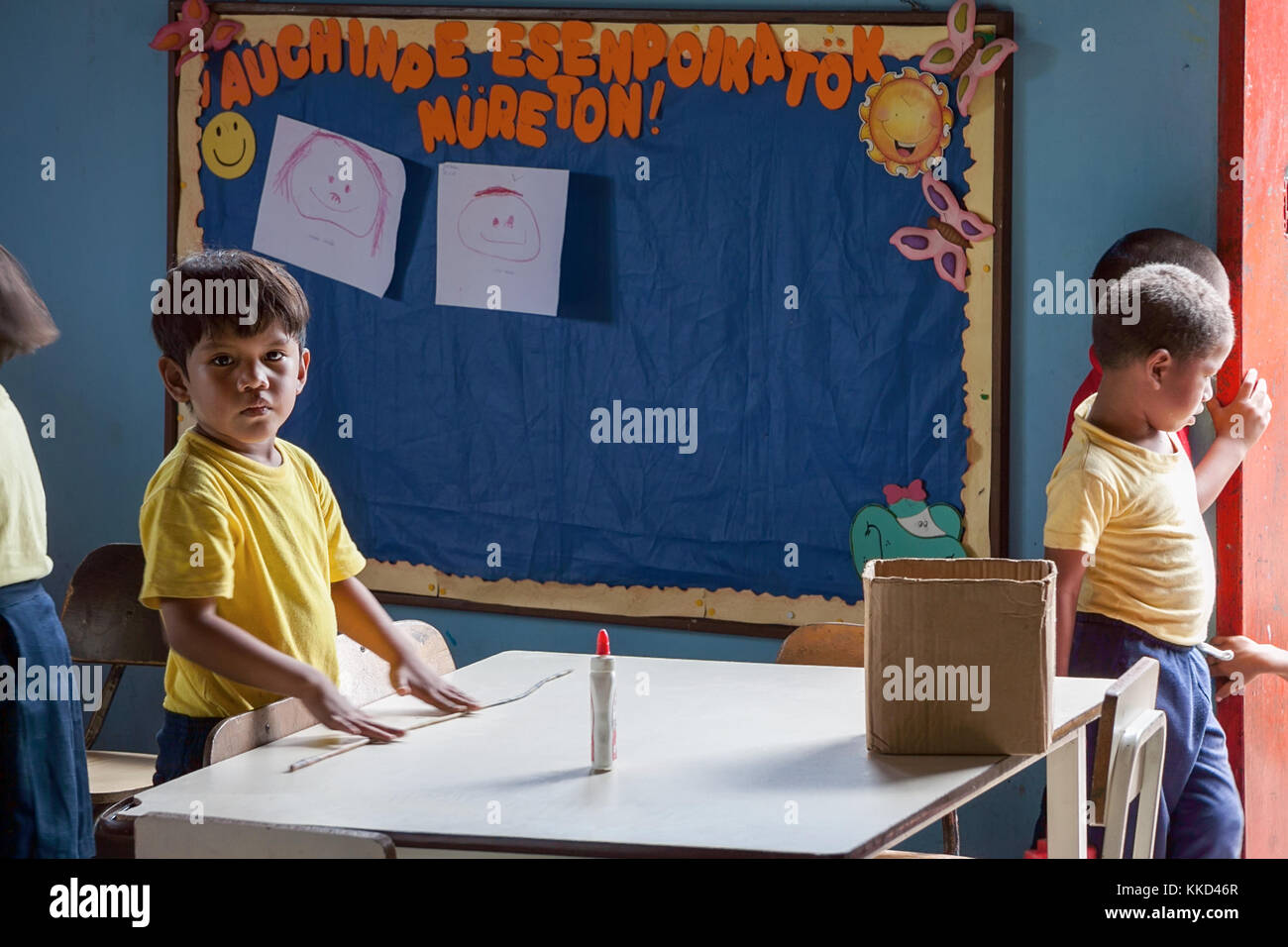 Canaima, Venezuela, 11. November 2010: Kinder in ländlichen Schule Stockfoto