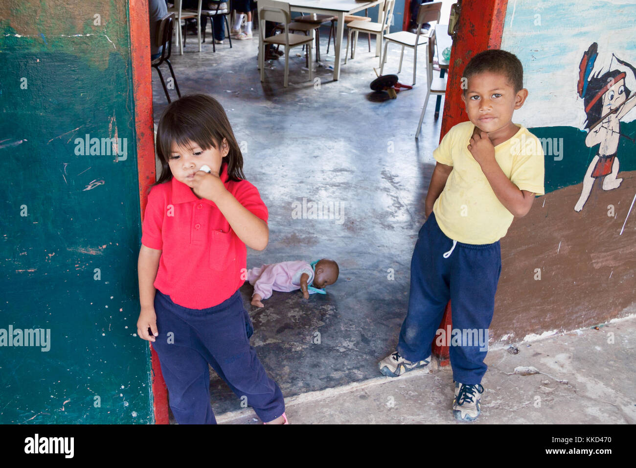 Canaima, Venezuela, 11. November 2010: Kinder in ländlichen Schule in der Pause Stockfoto