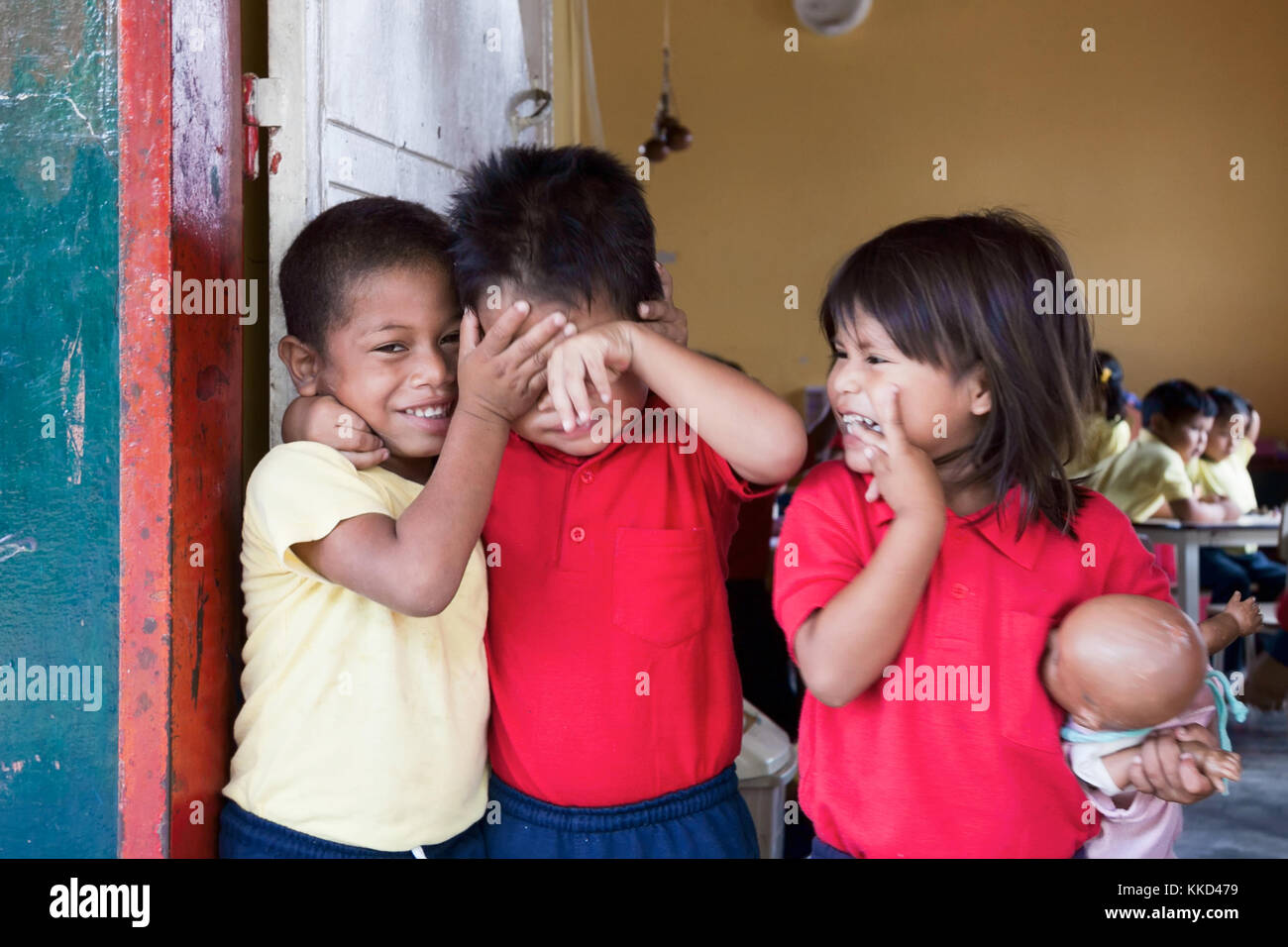Canaima, Venezuela, 11. November 2010: Kinder in ländlichen Schule in der Pause Stockfoto