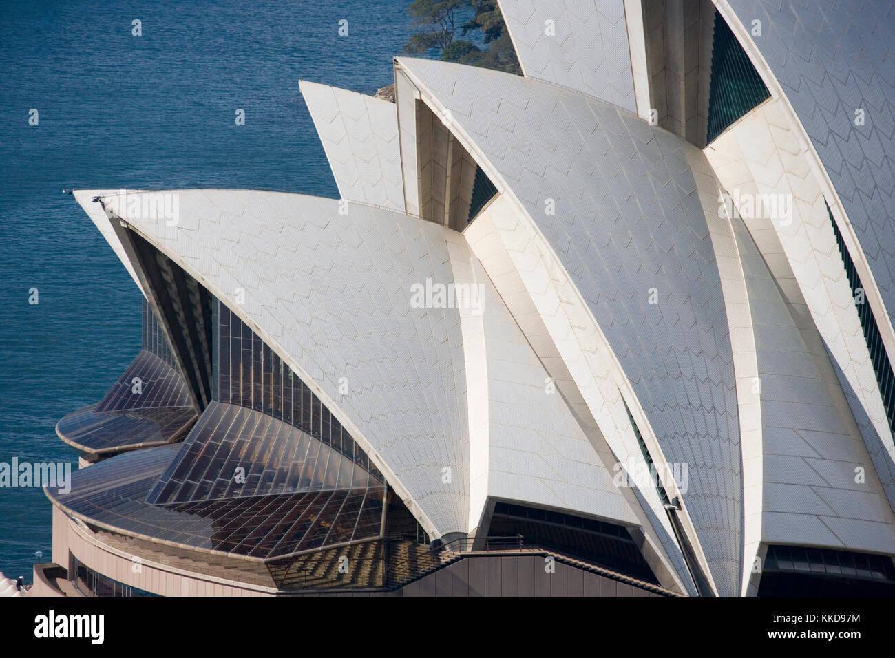Das Dach des Sydney Opera House im Hafen der Stadt Sydney, Australien. Stockfoto