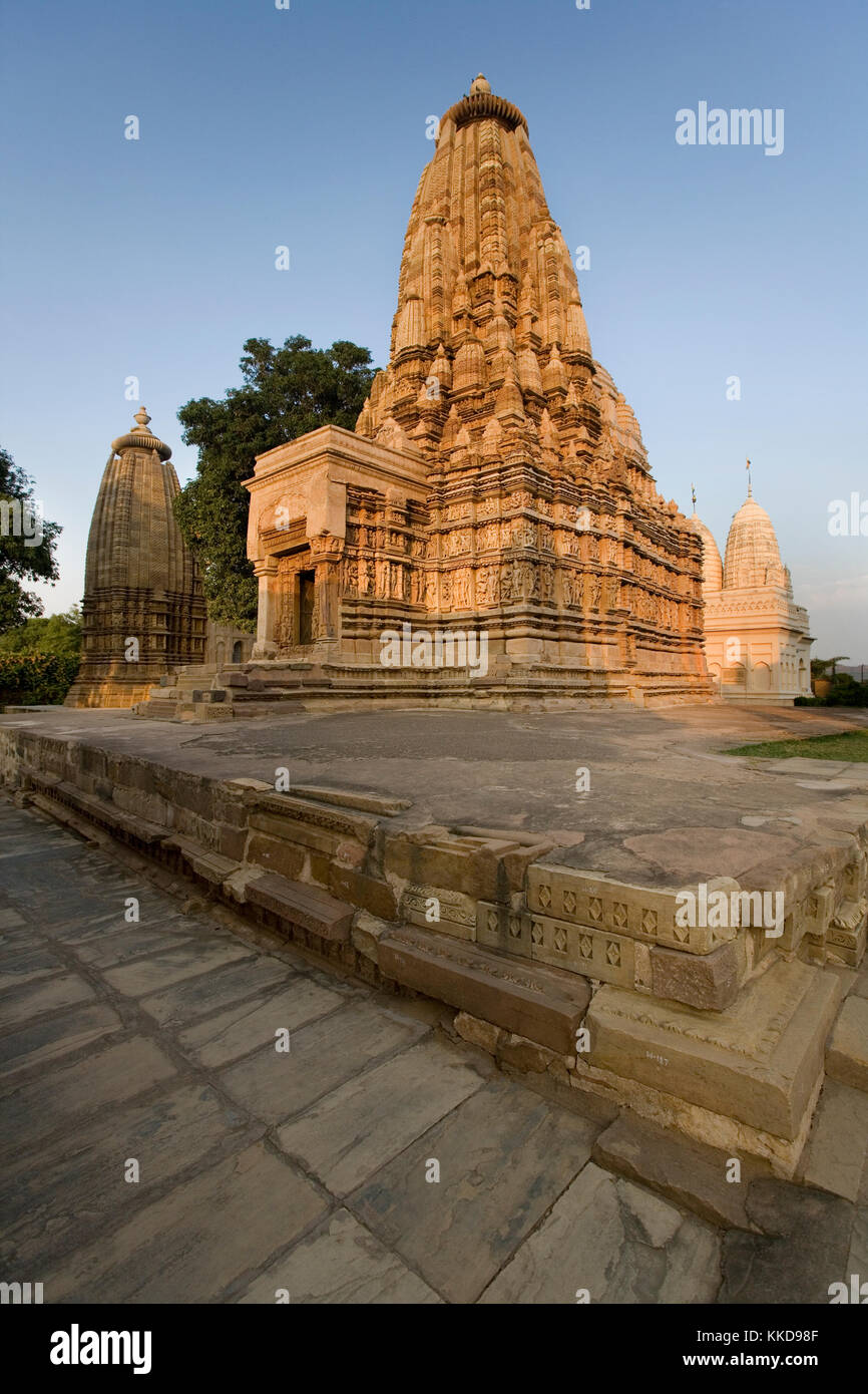 Die kandariya Mahadev Jian Tempelanlage in der Stadt Khajuraho in Madhya Pradesh Region in Indien. Stockfoto