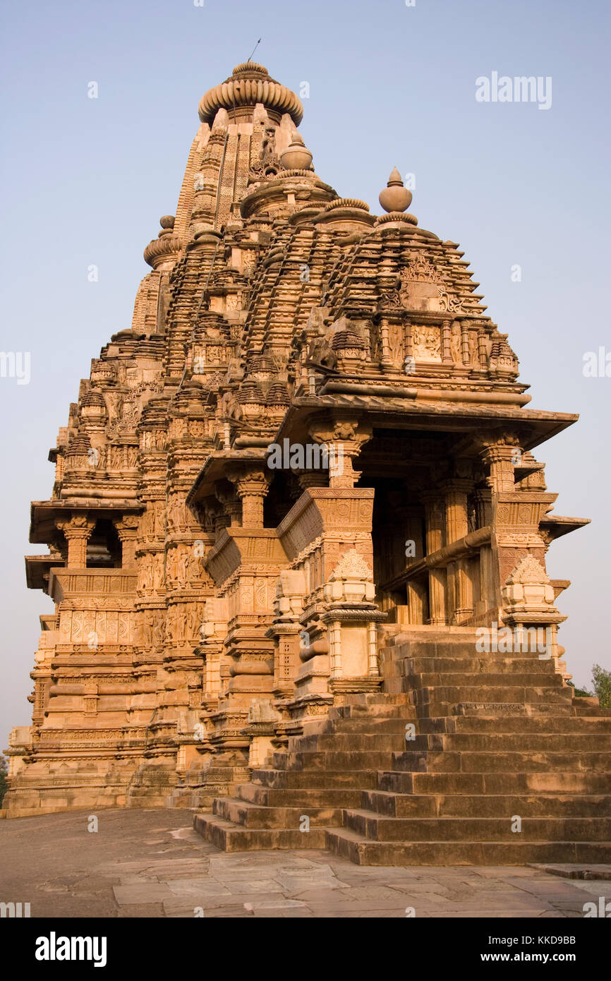 Die kandariya Mahadev Jian Tempelanlage in der Stadt Khajuraho in Madhya Pradesh Region in Indien. Stockfoto