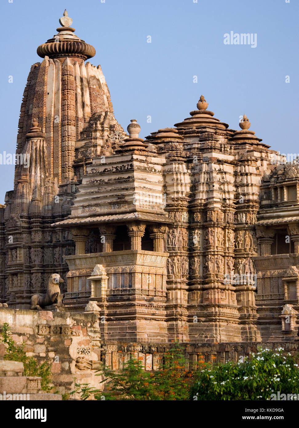 Die kandariya Mahadev Jian Tempelanlage in der Stadt Khajuraho in Madhya Pradesh Region in Indien. Stockfoto