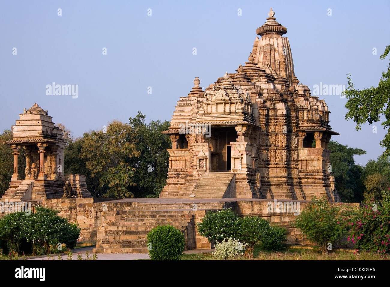 Die kandariya Mahadev Jian Tempelanlage in der Stadt Khajuraho in Madhya Pradesh Region in Indien. Stockfoto
