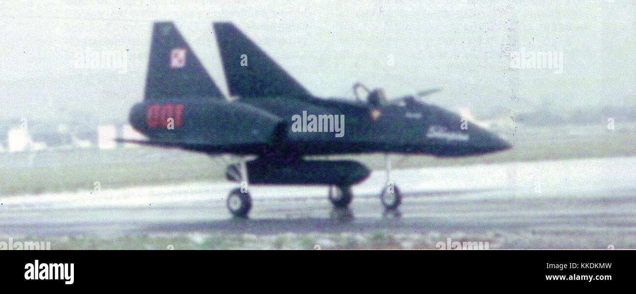 Dieser Verweis auf die PZL-230 NTW 2, ein in Polen hergestelltes Flugzeug, hebt seine Spezifikationen und Verwendungszwecke hervor. Er wurde für militärische Anwendungen entwickelt und zeichnet sich durch seinen Beitrag zur polnischen Luftfahrtindustrie aus. Stockfoto