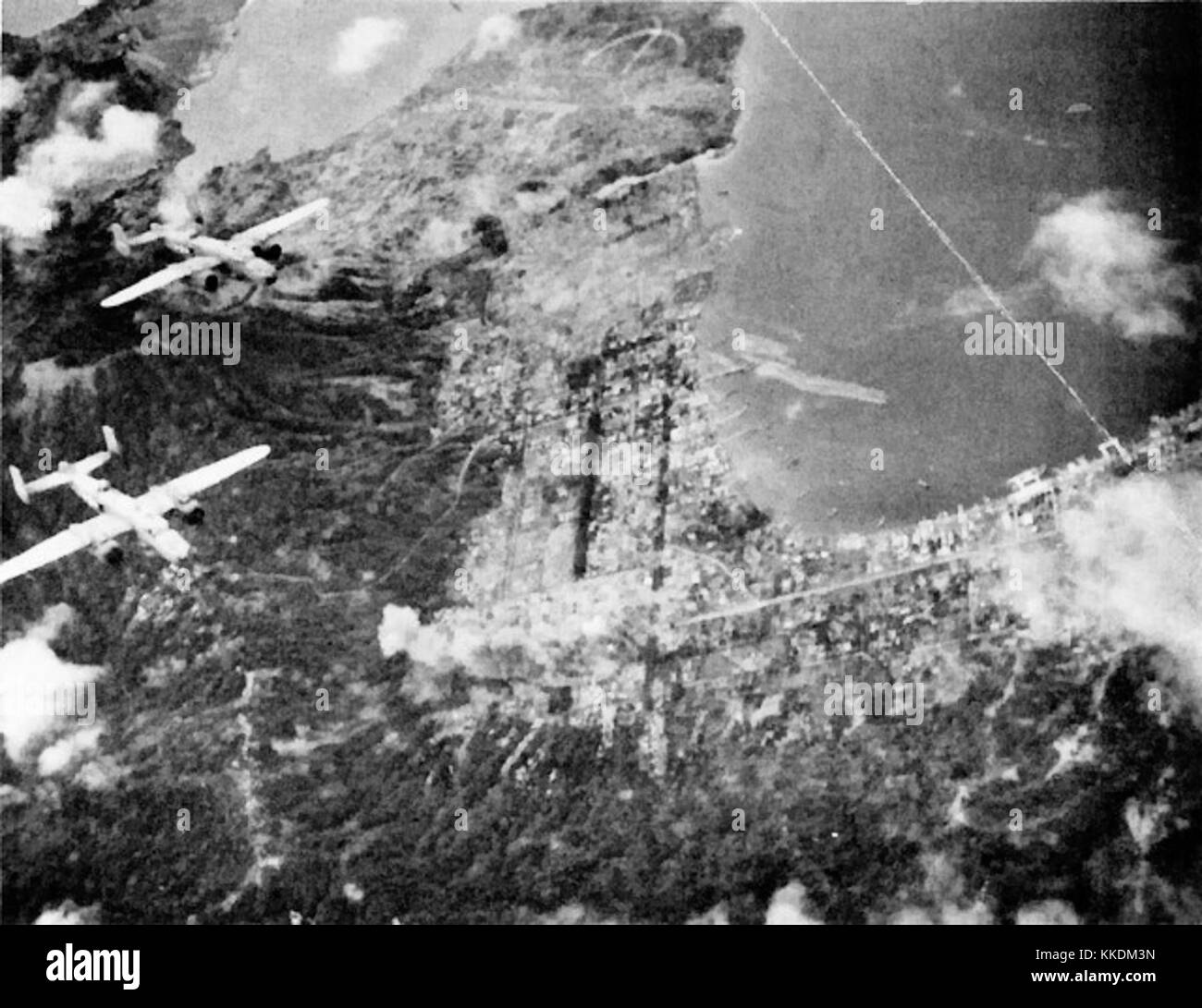 Rabaul unter Air Attack Stockfoto