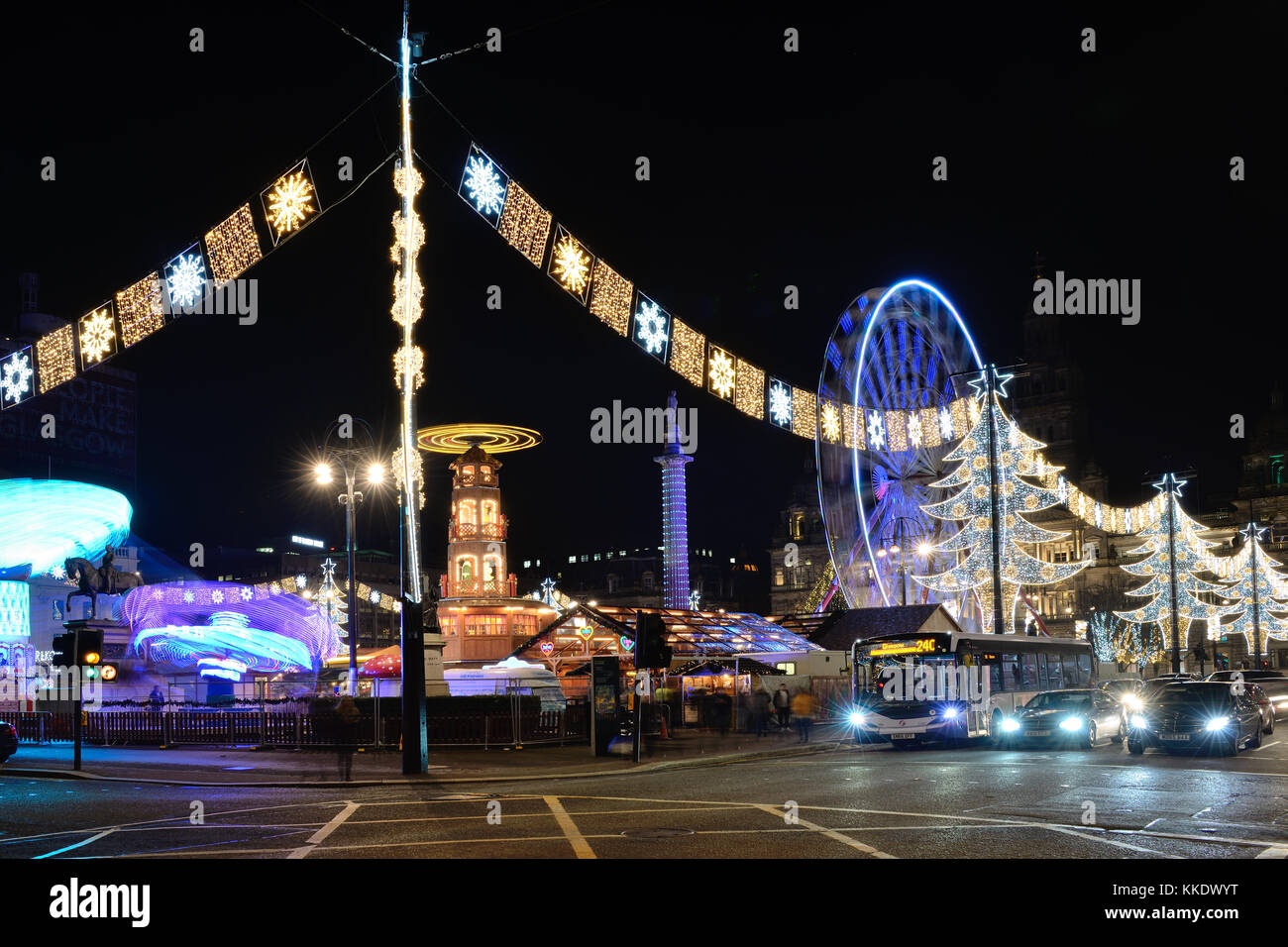 Glasgow, George Square Weihnachtsbeleuchtung und schaustellerbetrieben Stockfoto