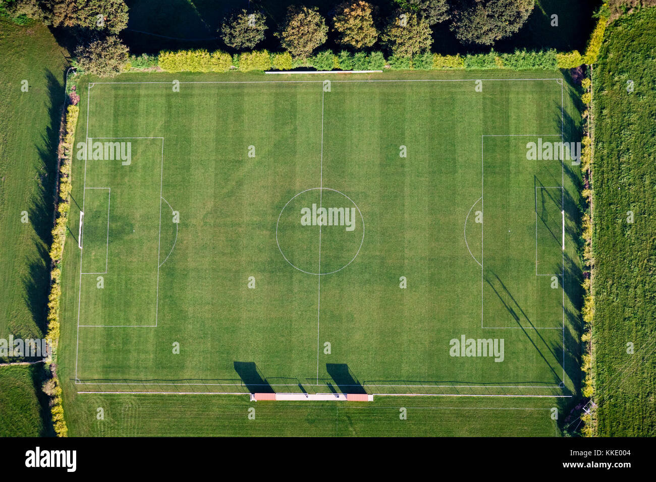 Luftaufnahme von einer ländlichen Fußballplatz, UK. Stockfoto