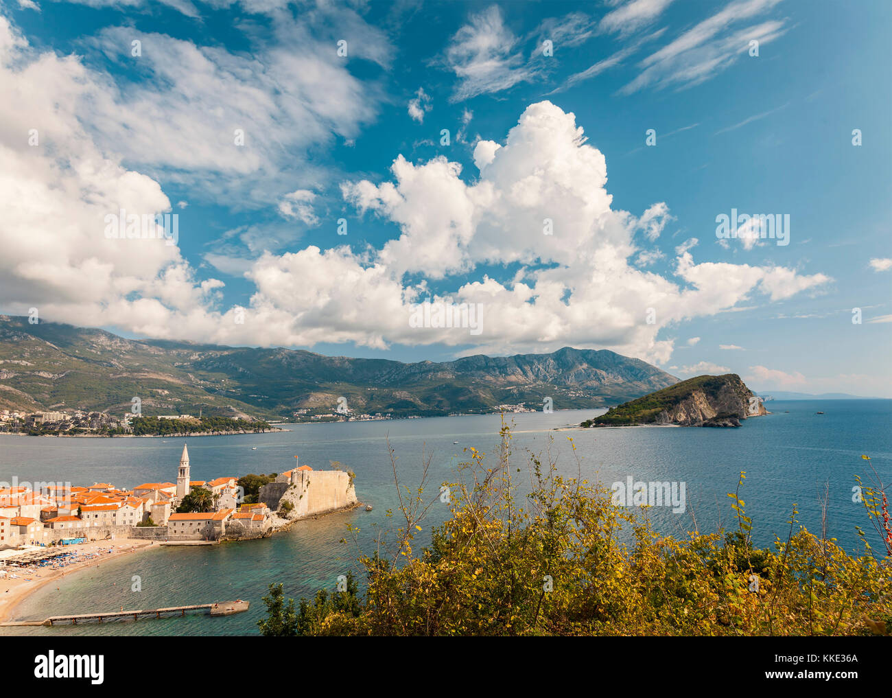 Luftaufnahme von Budva und die umliegende Landschaft, Montenegro. Stockfoto