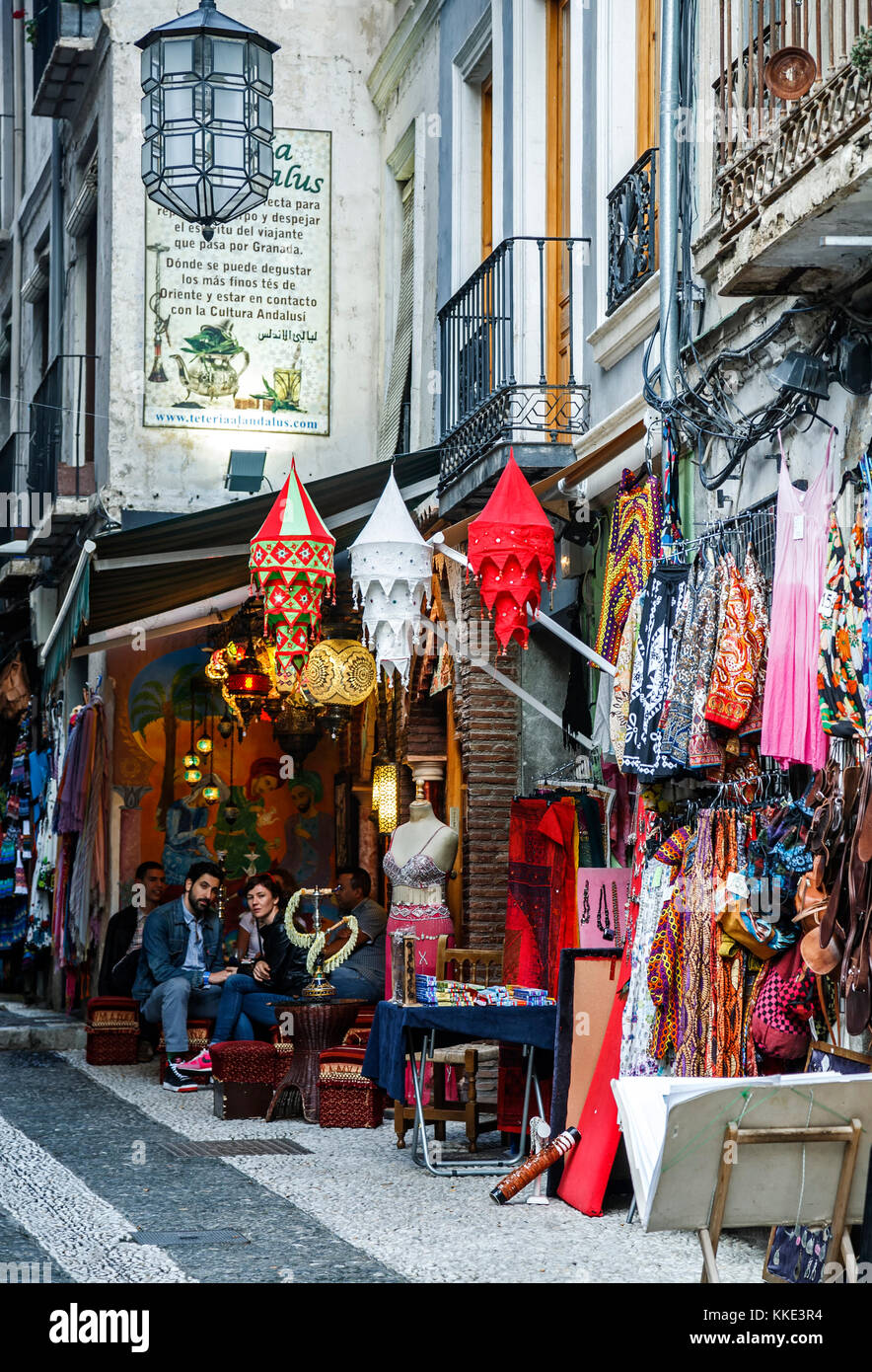 Geschäfte im "zoco" (Arabisch Einkaufsviertel), Granada, Spanien Stockfoto