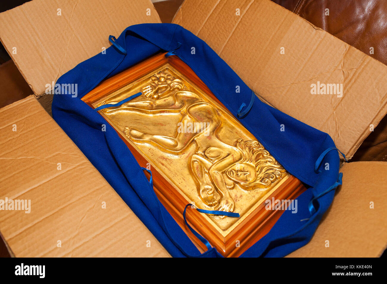 Eine limitierte Edition Humidor von Zigarre entworfen vom Künstler Oswaldo Guayasamín mit einem Zertifikat von dem Künstler und Fidel Castro unterzeichnet. Stockfoto