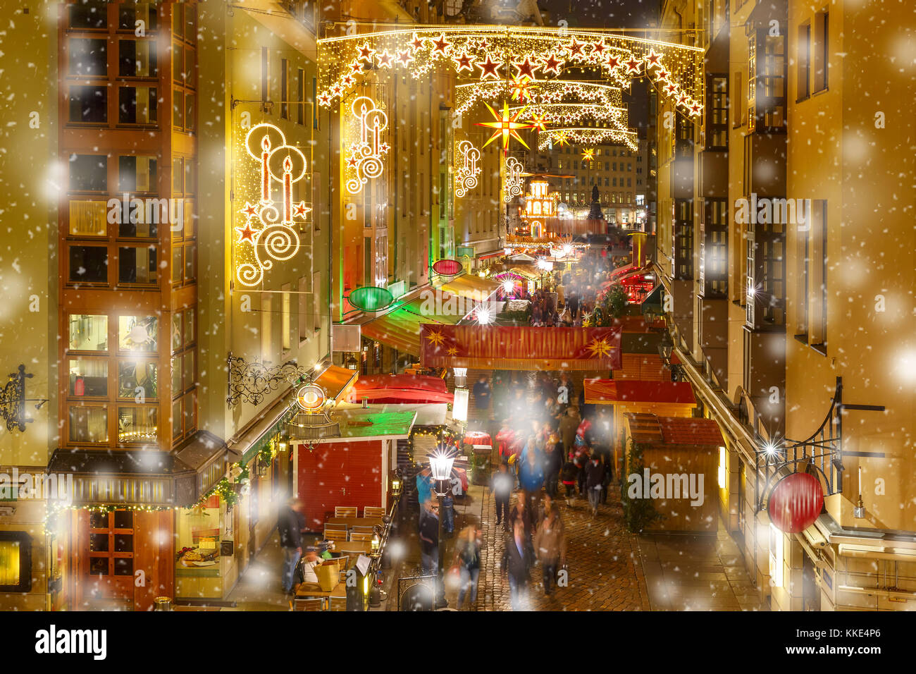 Weihnachten Straße bei Nacht in Dresden, Deutschland Stockfoto