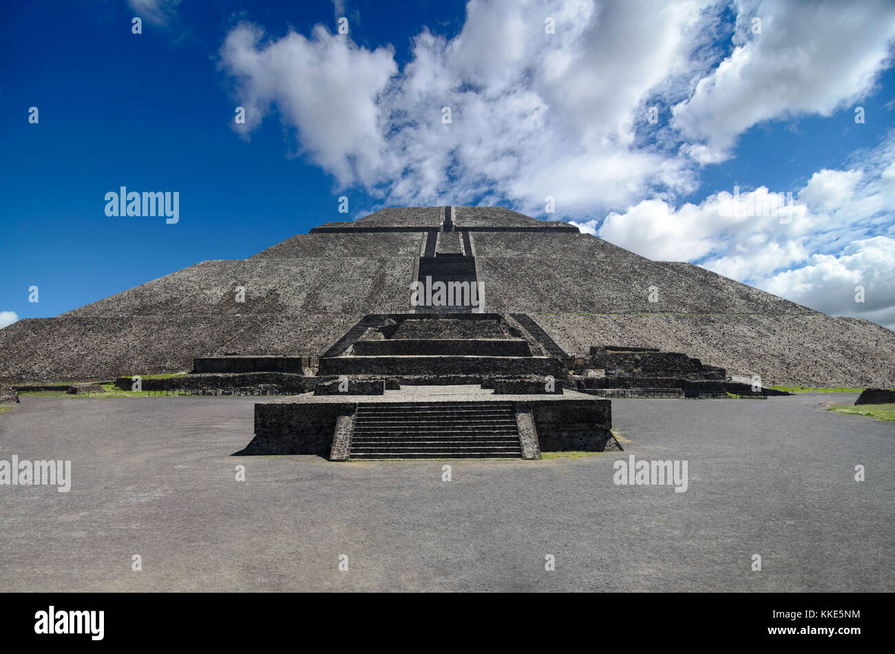 Beeindruckende Pyramiden der Sonne in Teotihuacan Stockfoto