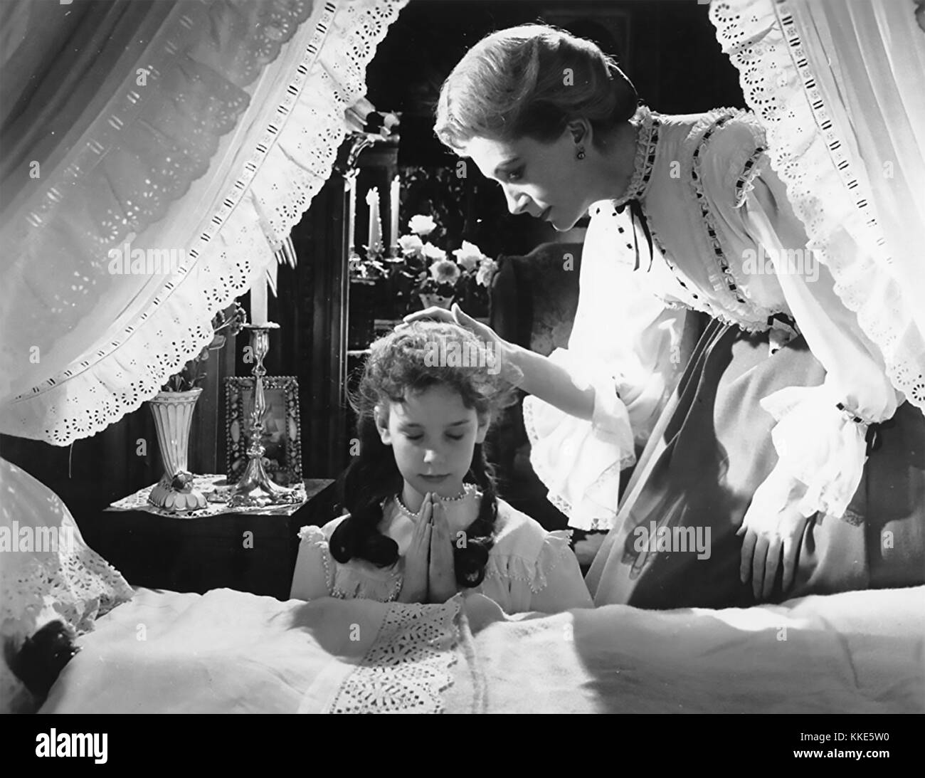 The INNOCENTS 1961 Twentieth Century Fox Film with Deborah Kerr at Right and Pamela Franklin Stockfoto