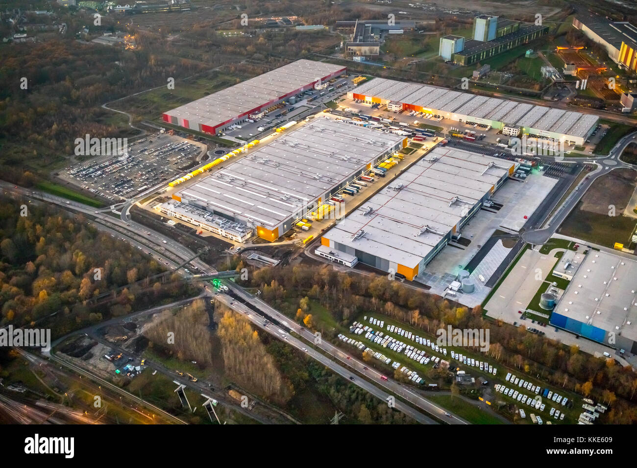 Amazon Logistikzentren im Ruhrgebiet, Logistikzentrum DTM2 in Dortmund auf  dem Gelände der ehemaligen Westfalenhütte, Amazon Logistikzentrum  Stockfotografie - Alamy