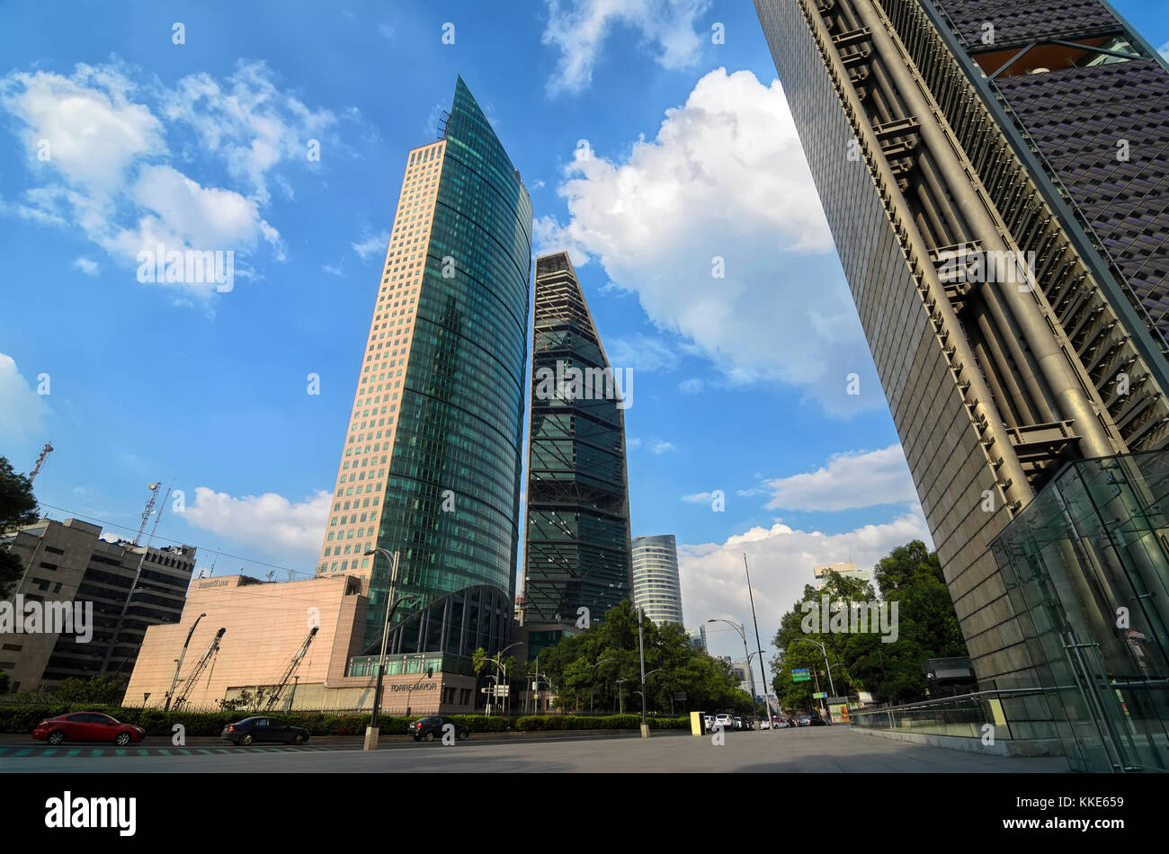 Mexiko City, Mexiko - Oktober 10, 2015: Wolkenkratzer in der Avenida Reforma. Stockfoto