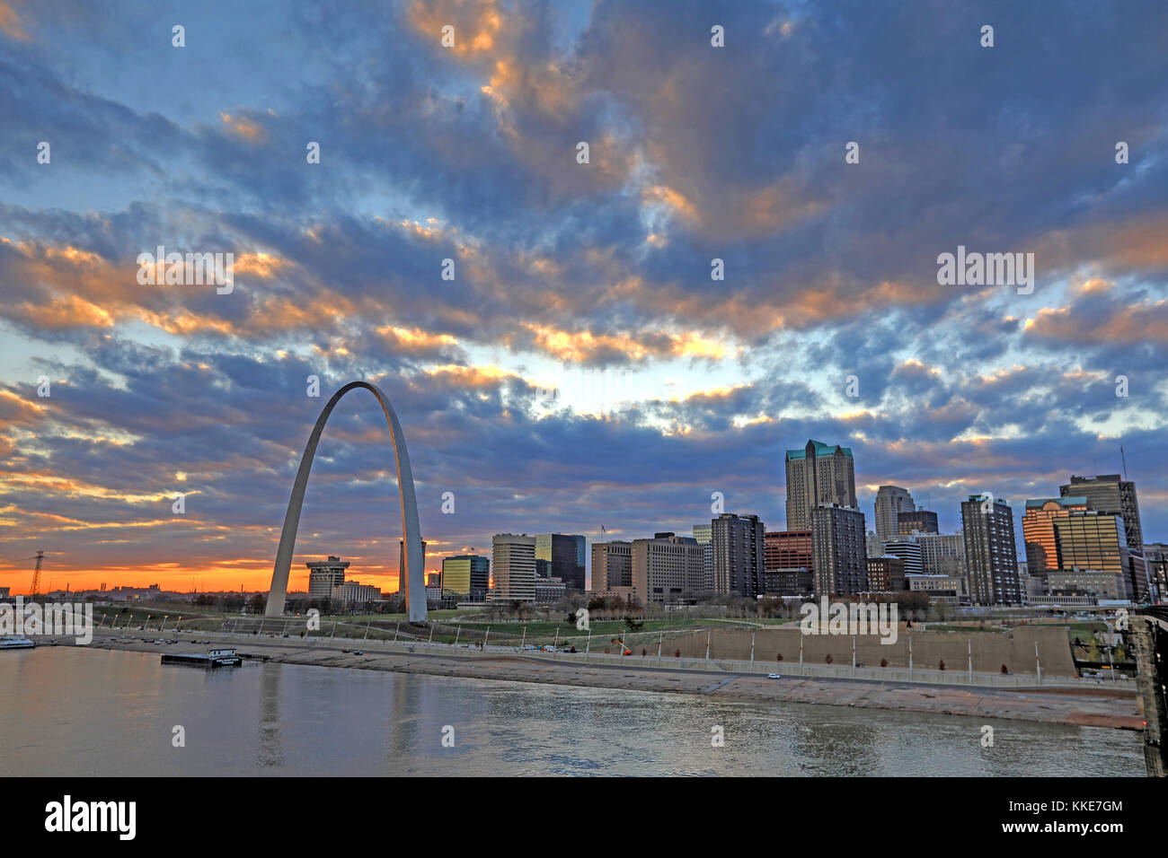 St. Louis, Missouri, und den Gateway Arch von Eads Bridge. Stockfoto
