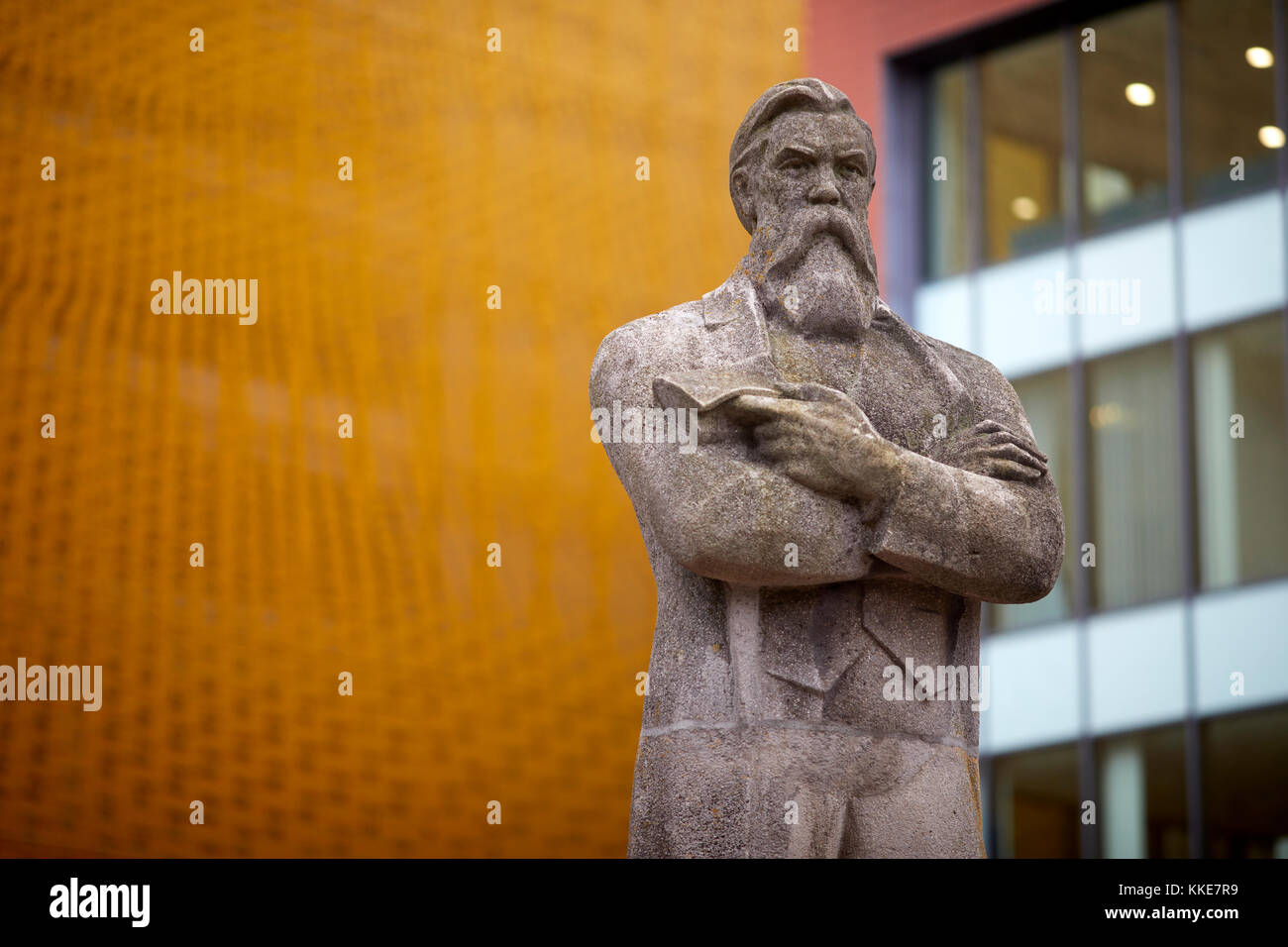 Die sowjetische Statue von Iconic sozialistische Denker Friedrich Engels Teil der Manchester International Festival durch renommierte Künstler Phil Collins auf den ersten Stre Stockfoto