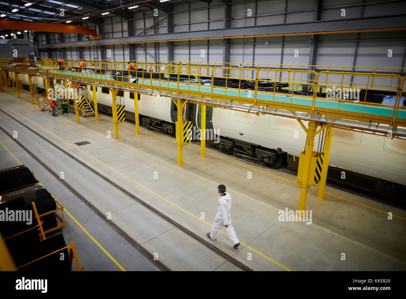 Alstom Class 390 Pendolino Schienenfahrzeuge werden zu Beginn der Kunst Alstom Widnes Malerarbeiten Anlage renoviert Stockfoto