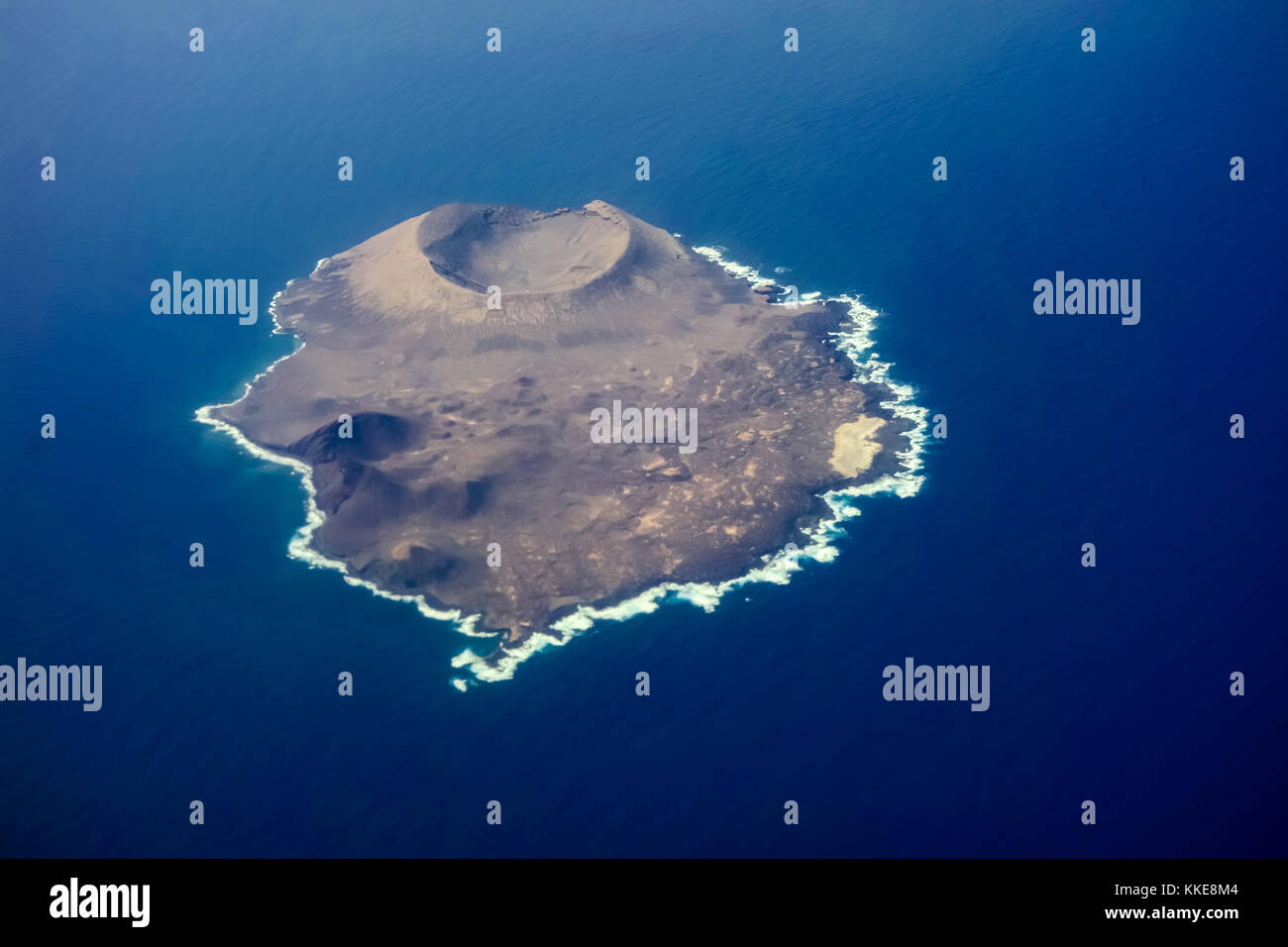 LANZAROTE, SPANIEN - Isla de Alegranza ist eine kleine Insel im Norden von Lanzarote, gehört zu der Provinz von Teguise. Stockfoto