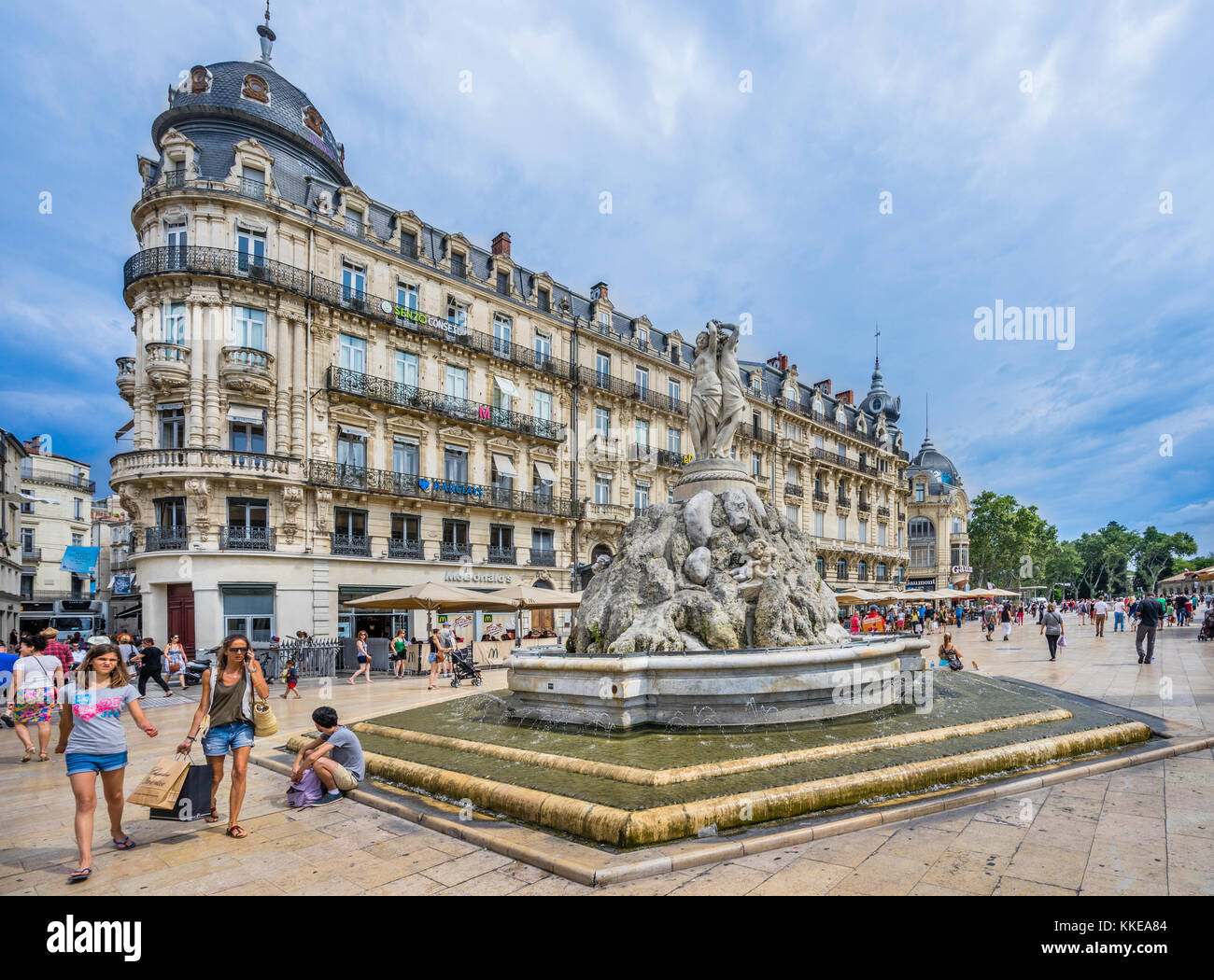 Frankreich, Hérault, Montpellier, Drei Grazien Brunnen auf dem Place de la Comédie Stockfoto