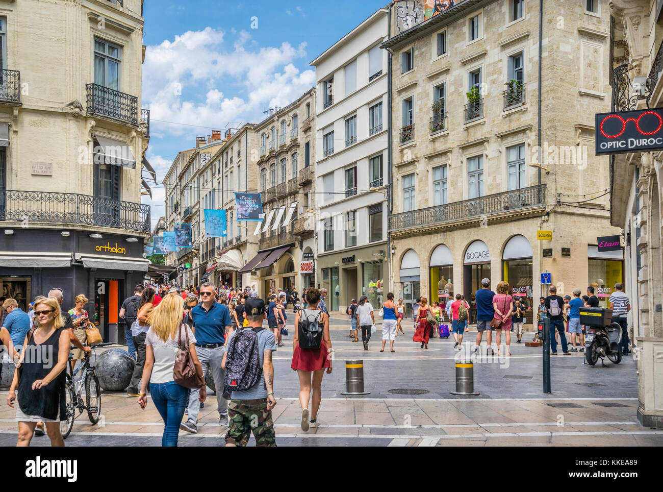 Frankreich, Hérault, Montpellier, lebendigen urbanen Atmosphäre an der Rue de la Loge im historischen Zentrum der Stadt, einen wichtigen historischen und c Stockfoto