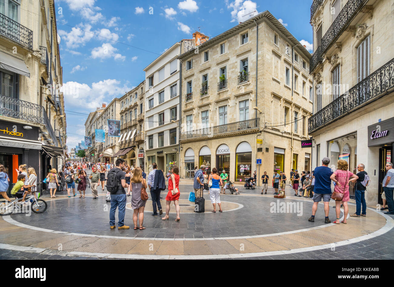 Frankreich, Hérault, Montpellier, lebendigen urbanen Atmosphäre an der Rue de la Loge im historischen Zentrum der Stadt, einen wichtigen historischen und c Stockfoto