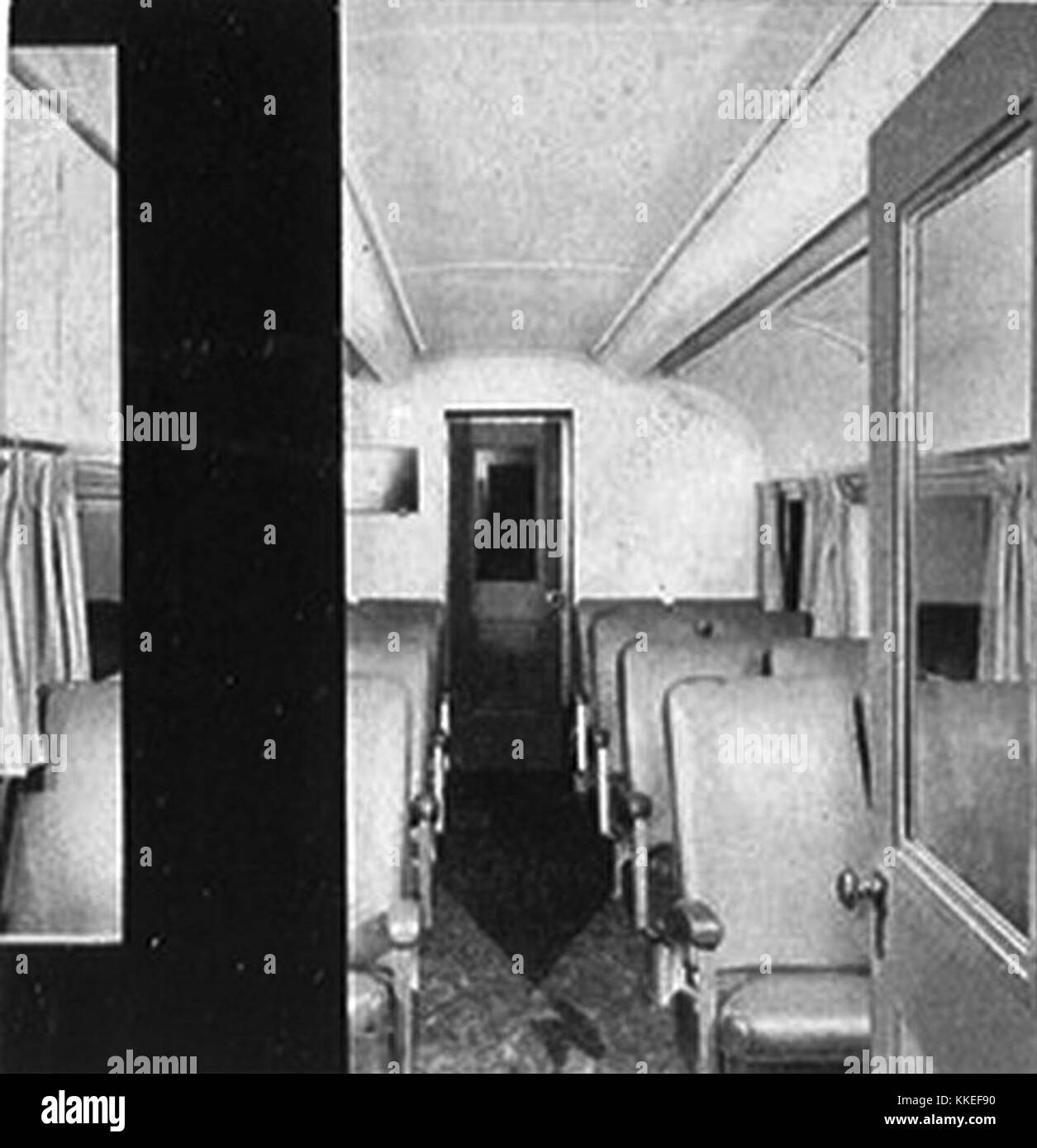 Die Raucherlounge des Pioneer Zephyr, eines berühmten amerikanischen Streamliner, wurde 1934 aufgenommen und bietet einen Einblick in das luxuriöse Interieur der Züge aus dem frühen 20. Jahrhundert. Stockfoto
