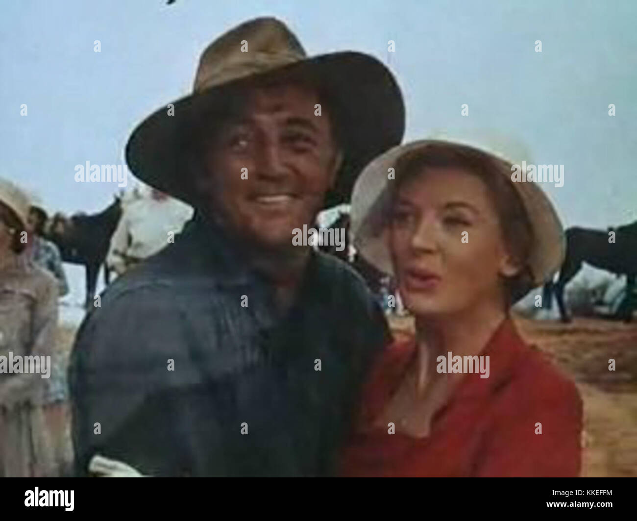 *Robert Mitchum* und *Deborah Kerr* waren berühmte amerikanische Schauspieler, die für ihre Rollen in klassischen Filmen der 1940er und 1950er Jahre bekannt waren und zur goldenen Ära des Hollywood-Kinos beitrugen. Stockfoto