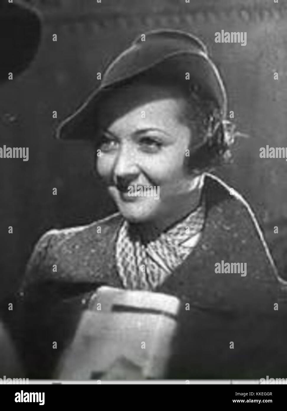 Sylvia Sidney (1910–1999) war eine US-amerikanische Schauspielerin, die für ihre Arbeit in Film und Theater bekannt war. In den 1930er und 1940er Jahren erlangte sie Bekanntheit durch ihre Rollen in Filmen wie Sabotage und Beau Geste. Sidneys Karriere erstreckte sich über mehrere Jahrzehnte, in denen sie für ihre Auftritte kritisch gelobt wurde. Stockfoto