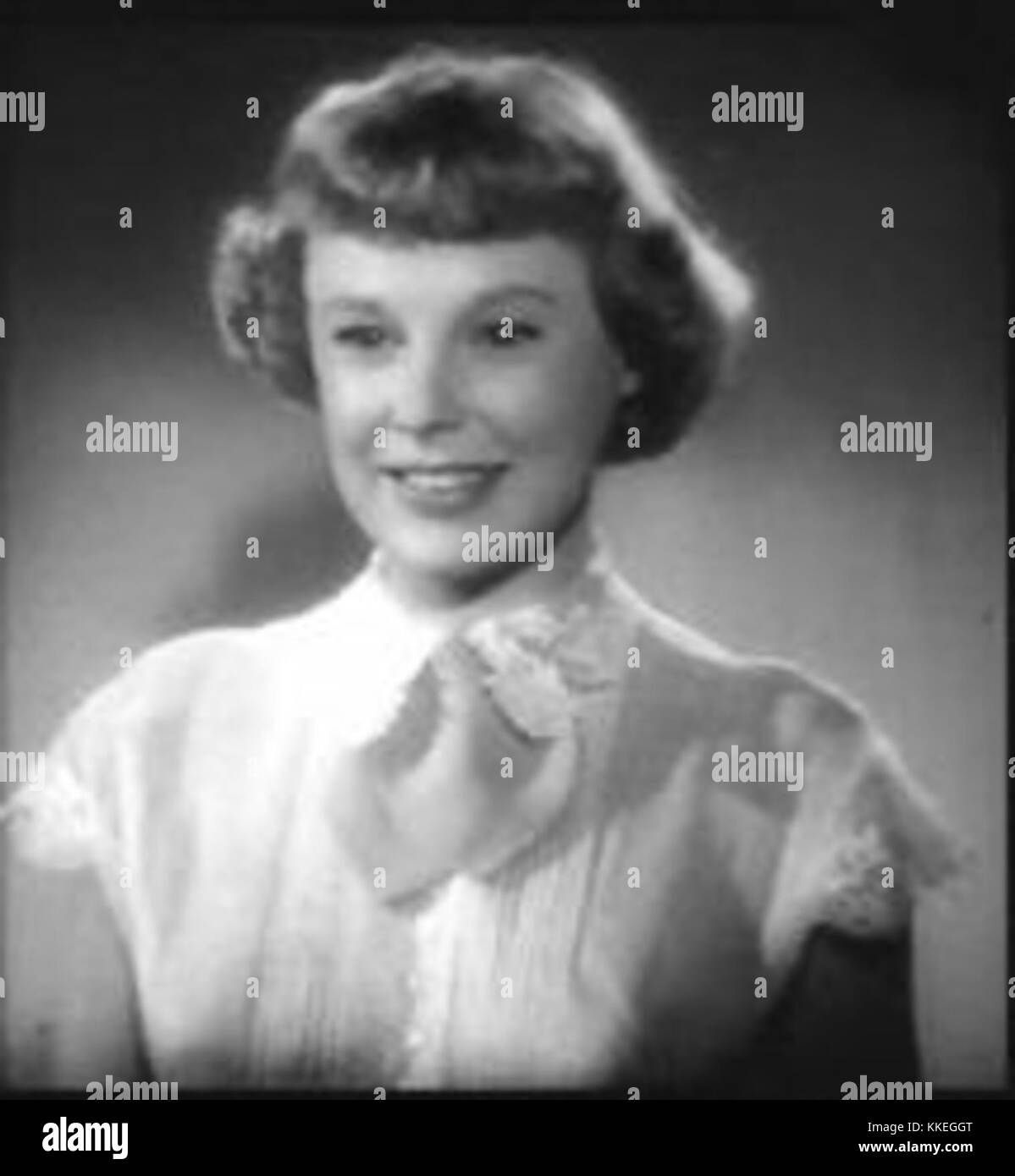 Der Reformer und die Rothaarige ist eine US-amerikanische Komödie aus dem Jahr 1950, die die Dynamik eines politischen Reformators und seine Beziehung zu einer freigeistigen Rothaarigen untersucht. Der Film spielt Ginger Rogers und Fred MacMurray und verbindet Elemente politischer Satire mit romantischer Komödie. Der Film thematisiert humorvoll Themen wie Liebe, politische ideale und persönliches Wachstum und macht ihn zu einem beliebten Klassiker aus den frühen 1950er Jahren Stockfoto
