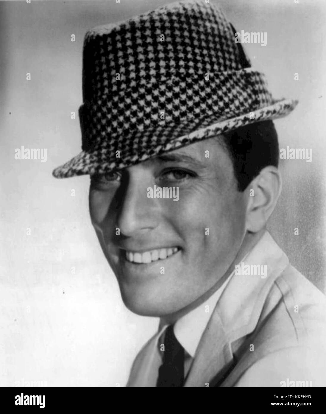 Andy Williams, ein bekannter amerikanischer Sänger, trat 1966 auf und war damit ein bedeutendes Jahr in seiner Musikkarriere. Sein Stil verschmolz traditionellen Pop mit einem sanften, leicht hörbaren Sound und gewann in dieser Zeit an Popularität. Stockfoto