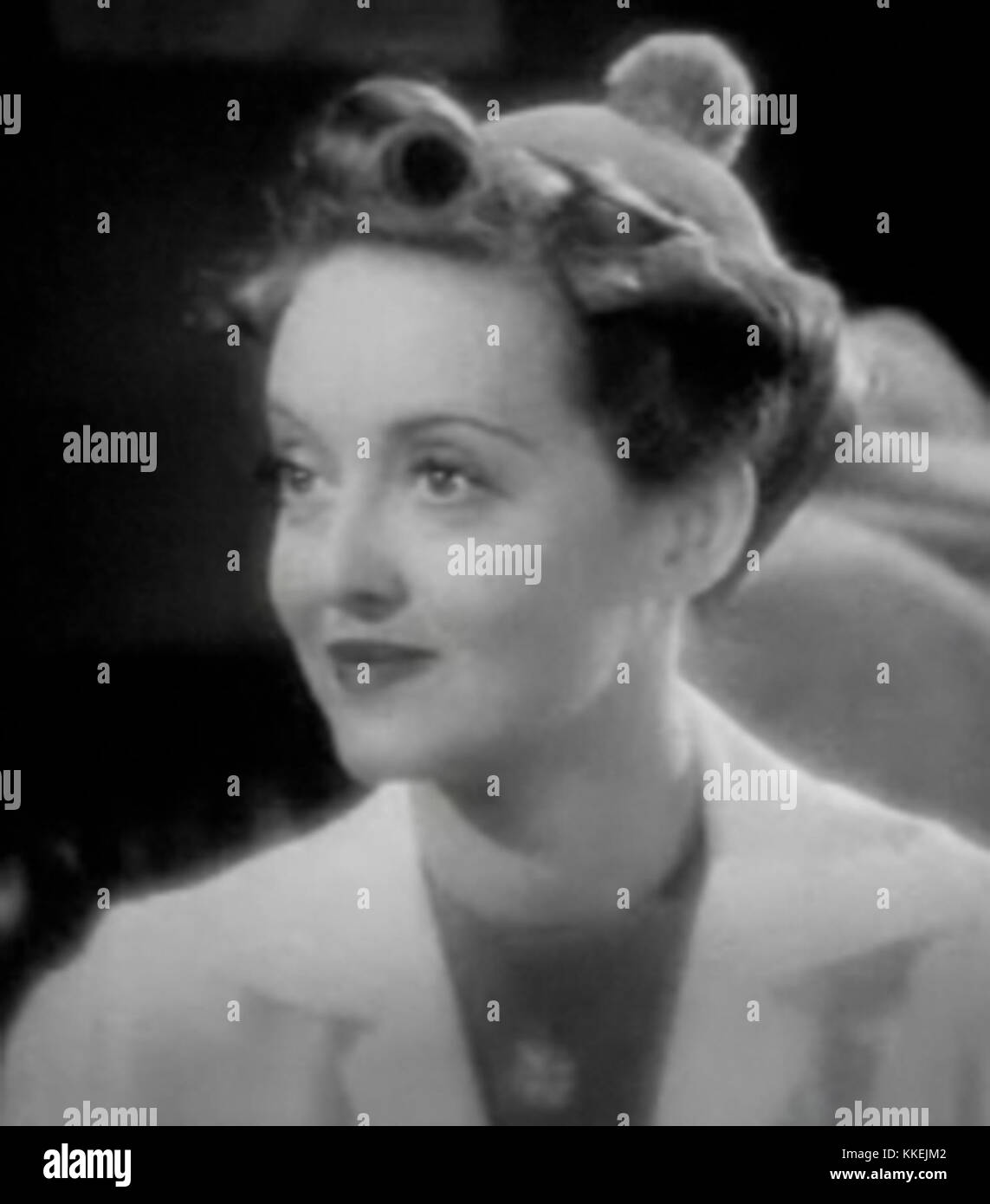 Bette Davis spielt die Hauptrolle im Trailer zu „The man Who Came to Dinner“, einem klassischen Comedy-Film, der ihre Schauspieltalente in einer Hauptrolle zeigt. Stockfoto