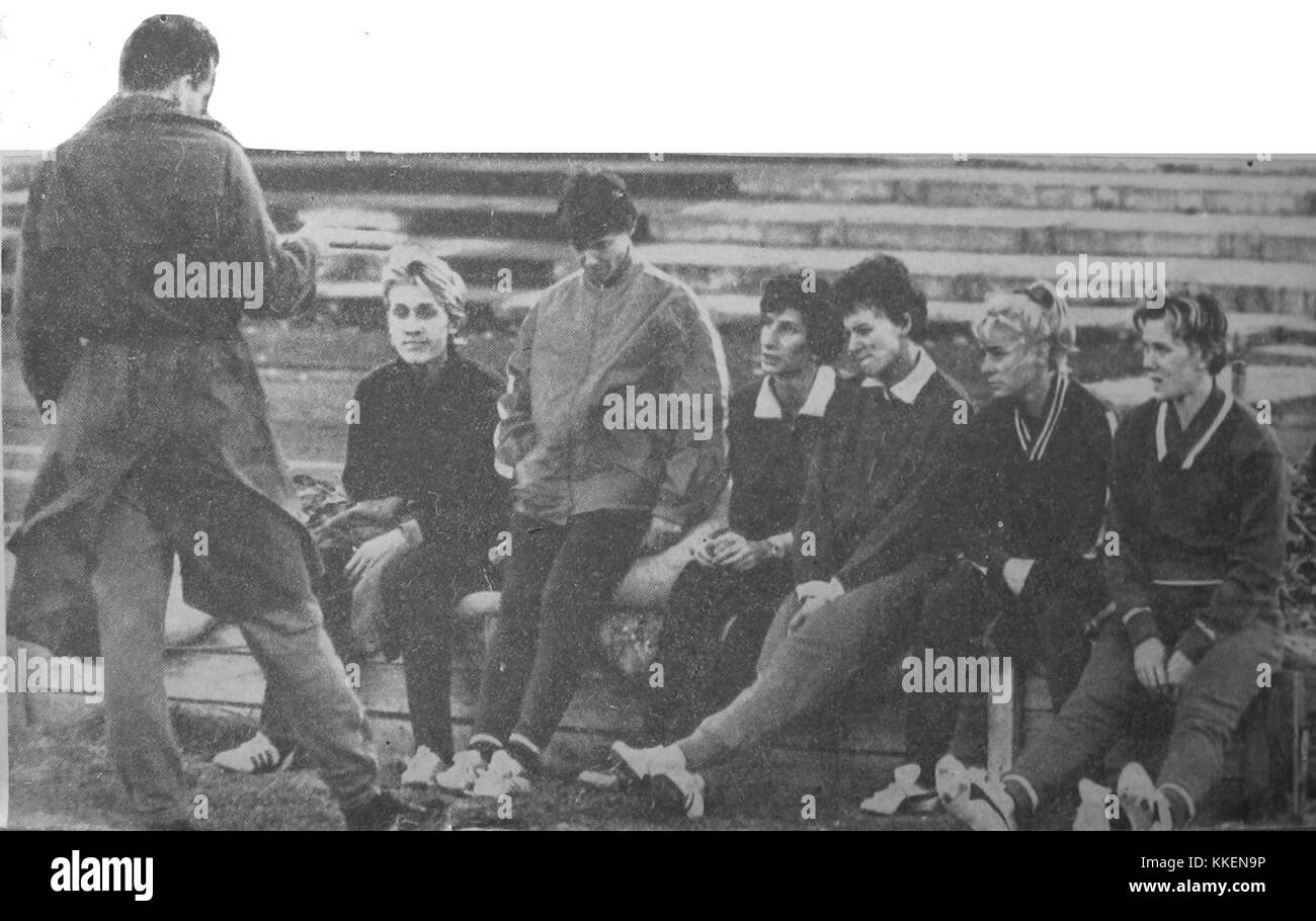 Andrzej Piotrowski war eine bemerkenswerte Figur im polnischen Sport, besonders bekannt für seine Teilnahme an sportlichen Wettbewerben. Während seiner aktiven Jahre trug er maßgeblich zum Feld bei, neben bedeutenden Athleten in der gleichen Ära. Stockfoto