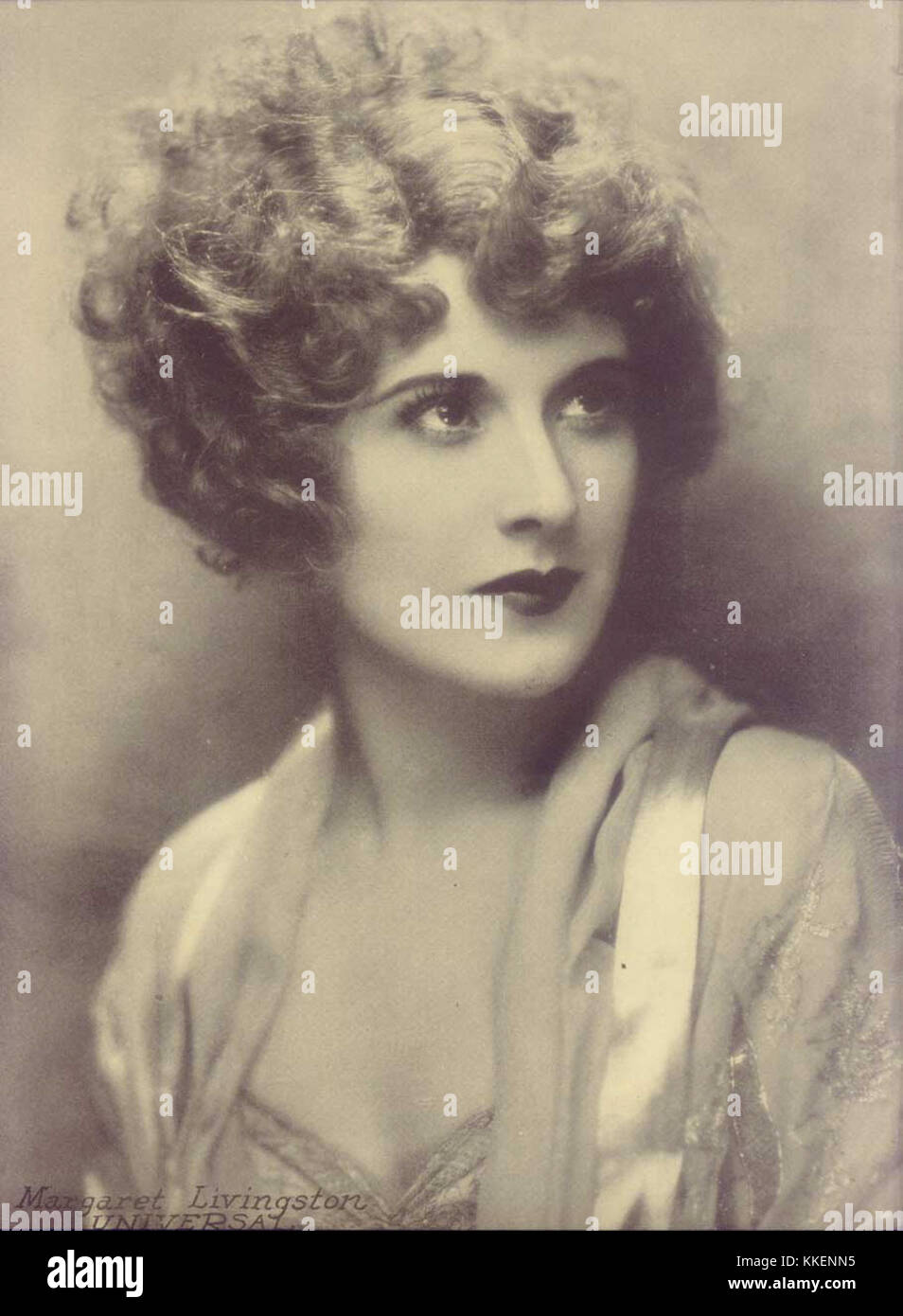 Margaret Livingston war eine prominente Figur in einer argentinischen Zeitschriftenwerbung, die ihren Einfluss in den Medien des frühen 20. Jahrhunderts darstellte. Sie war eine bekannte Schauspielerin während der Stummfilmzeit. Stockfoto