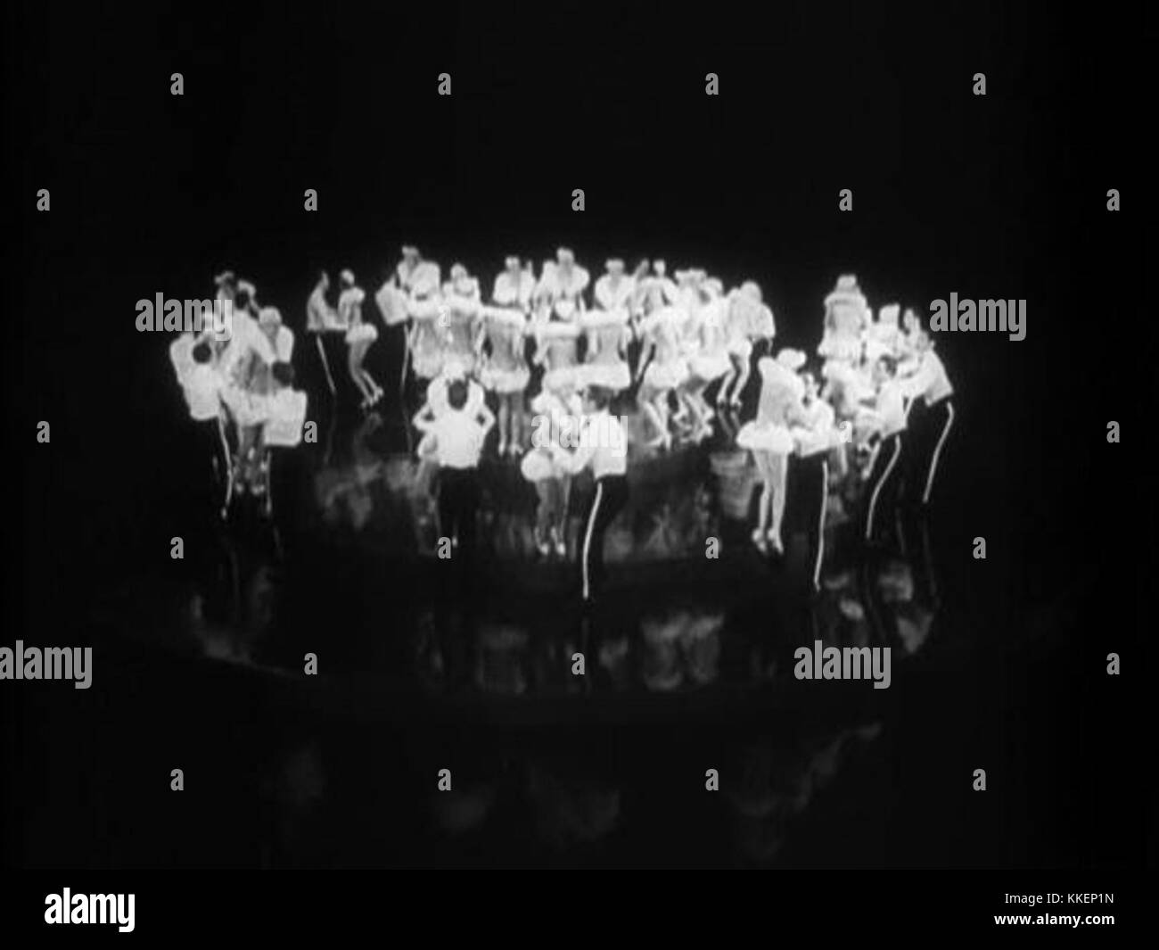Ein Werbetrailer für den Film *Dance No. 1* aus dem Jahr 1933, der die musikalischen und tänzerischen Darbietungen der Broadway-Produktion in New York City der 1930er-Jahre zeigt. Stockfoto