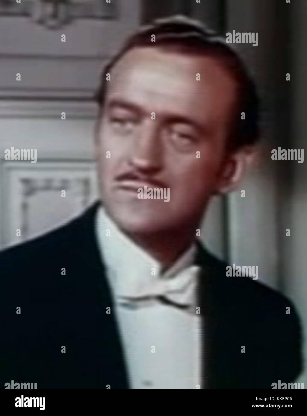 David Niven spielte 1949 in dem Film The Toast of New Orleans, einer musikalischen Komödie, in der sein schauspielerisches Talent gezeigt wurde. Der Film zeigt Niven als einen führenden Mann und trägt zum Wachstum des Musikgenres Hollywoods Mitte des 20. Jahrhunderts bei. Stockfoto