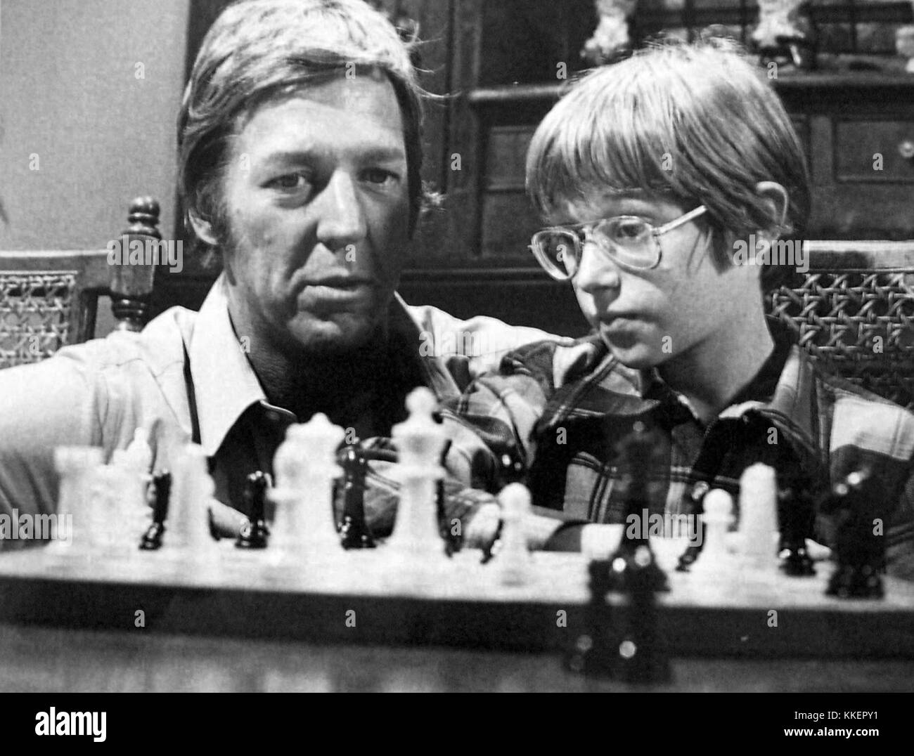 Lucas Tanner ist ein US-amerikanisches Fernsehdrama aus dem Jahr 1974 mit David Hartman und Scott Glaser. Die Show dreht sich um Lucas Tanner, einen Schullehrer, der sich mit den Herausforderungen von lifeâ auseinandersetzt. Stockfoto