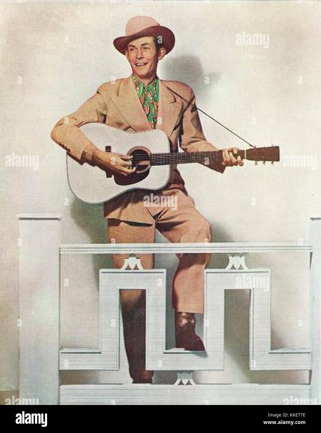 Dieses Werbefoto von Hank Williams, das während seiner MGM-Ära aufgenommen wurde, fängt die Country-Musik-Legende in einem wichtigen Moment seiner Karriere ein und zeigt sein ikonisches Image. Stockfoto