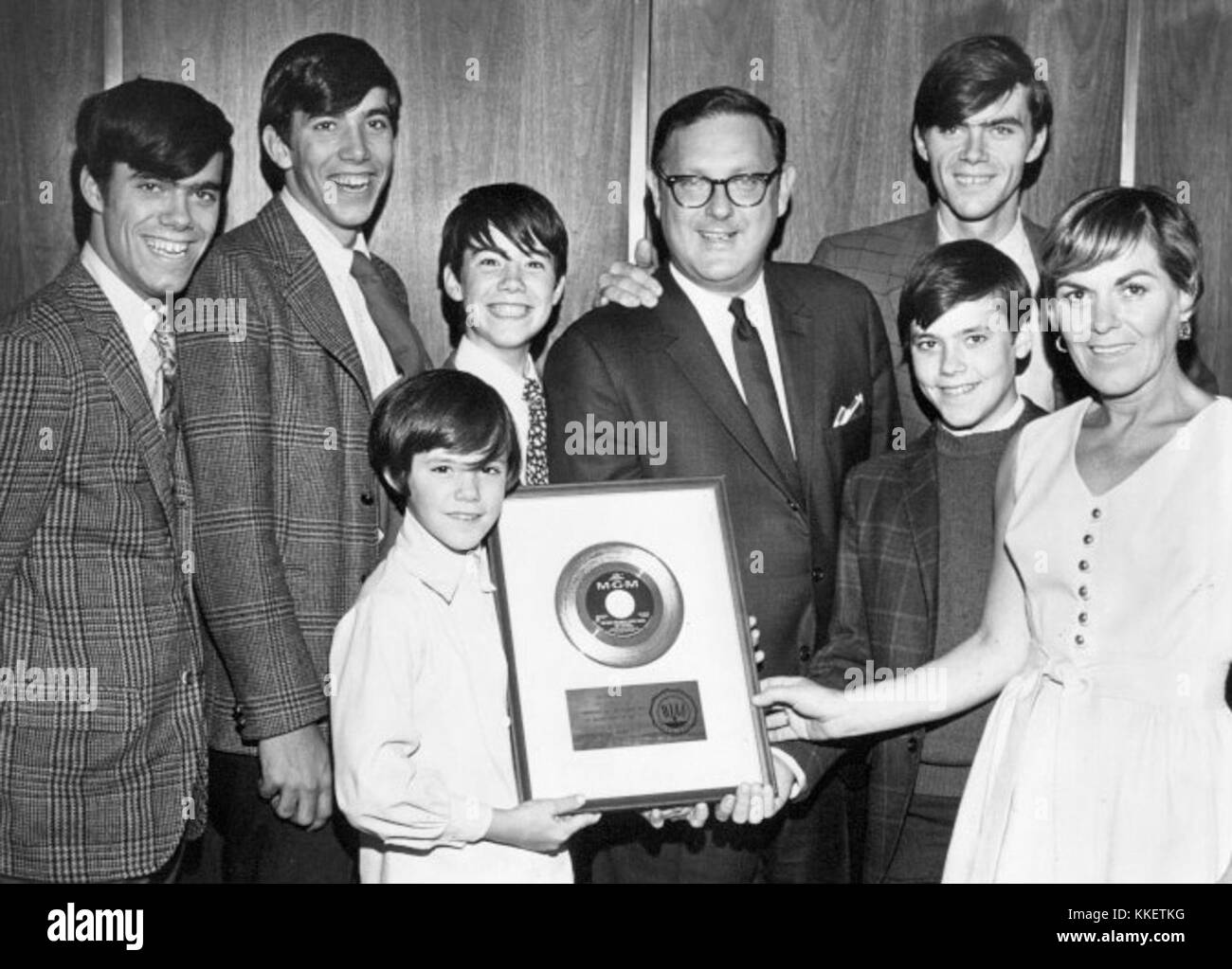 Der Cowsills Gold Record von 1967 ist ein bedeutender Erfolg in der Musikindustrie, der für seine erfolgreiche musikalische Leistung und Popularität in dieser Zeit ausgezeichnet wurde. Sie unterstreicht ihren Beitrag zur Pop- und Rockmusik in den späten 1960er Jahren Stockfoto